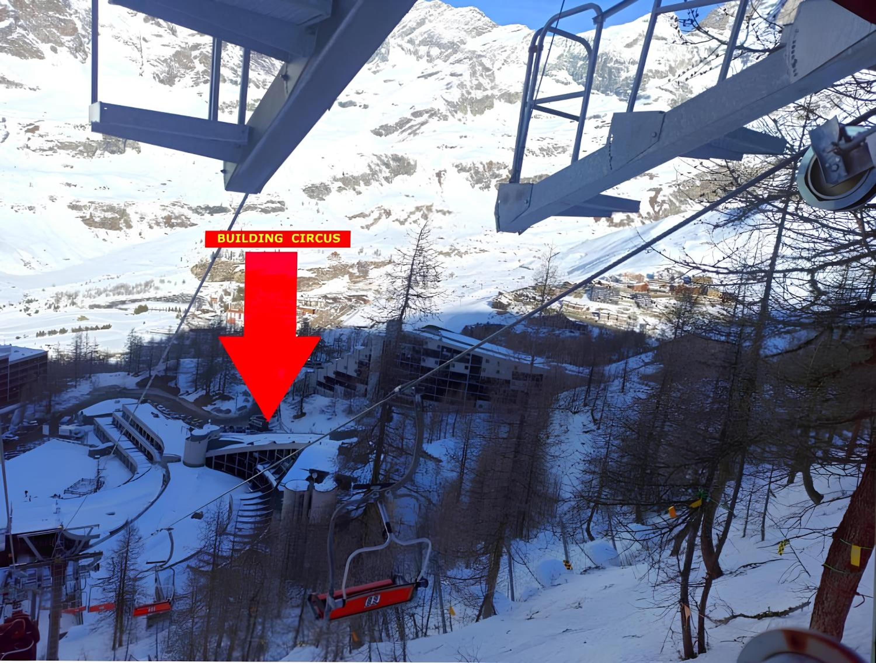 WHISPERING PINES LODGE Mountain view apartment with ski-in access