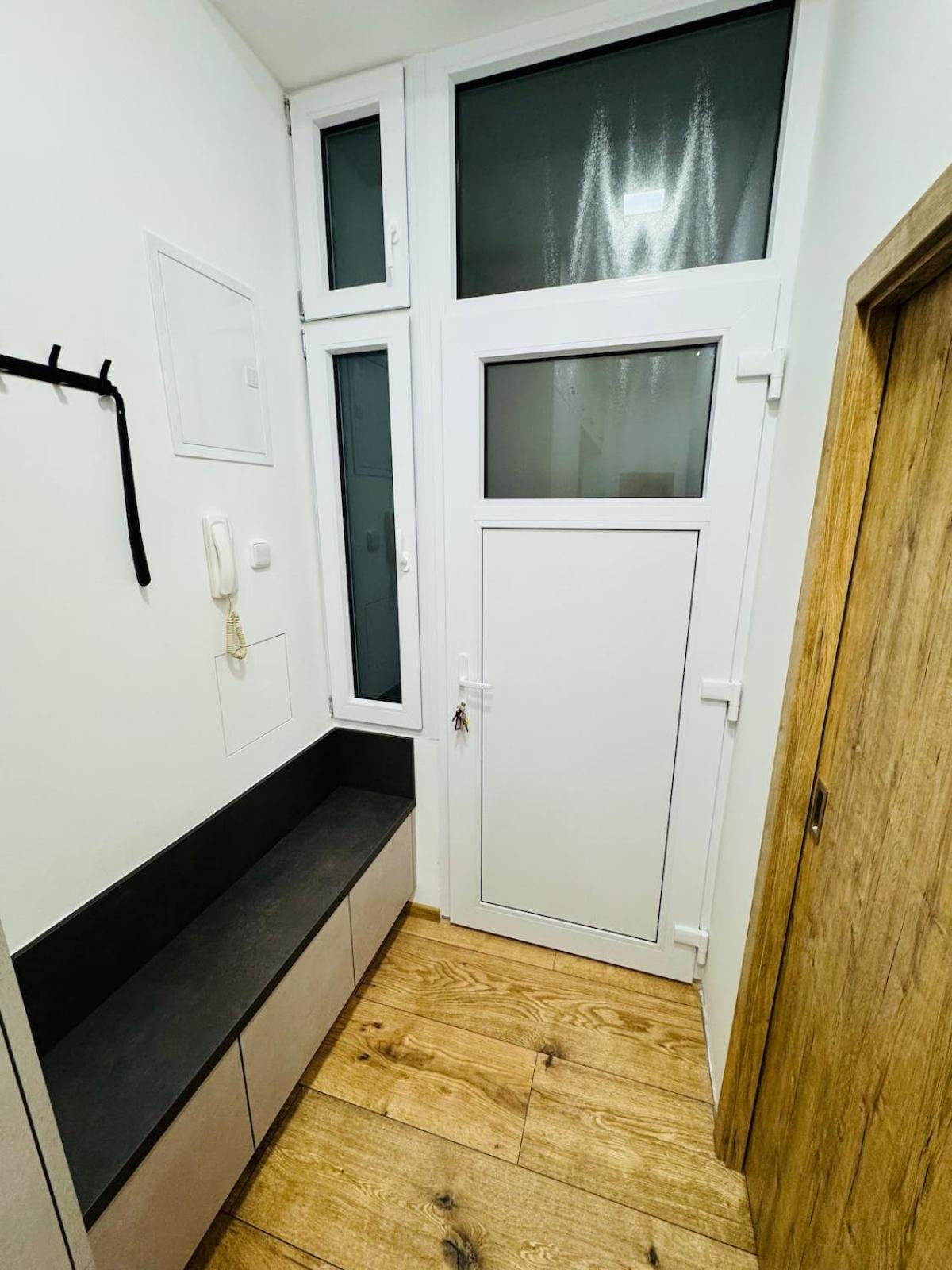 Apartment with Workspace and TV