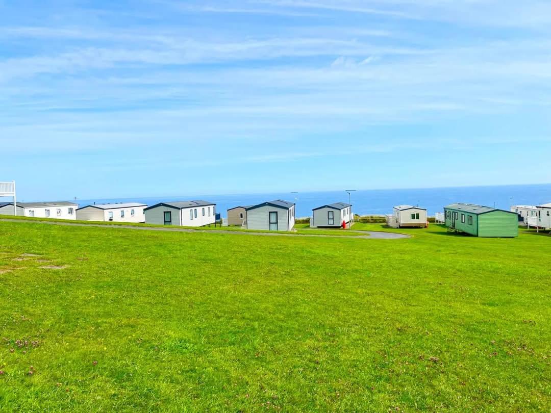 Sea Bliss Beachfront Caravan, 2 Bed King Ensuite, Sleeps 6, Wrap Decking, Crimdon Dene