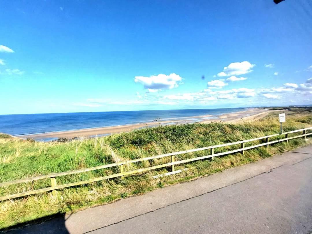 Sea Bliss Beachfront Caravan, 2 Bed King Ensuite, Sleeps 6, Wrap Decking, Crimdon Dene
