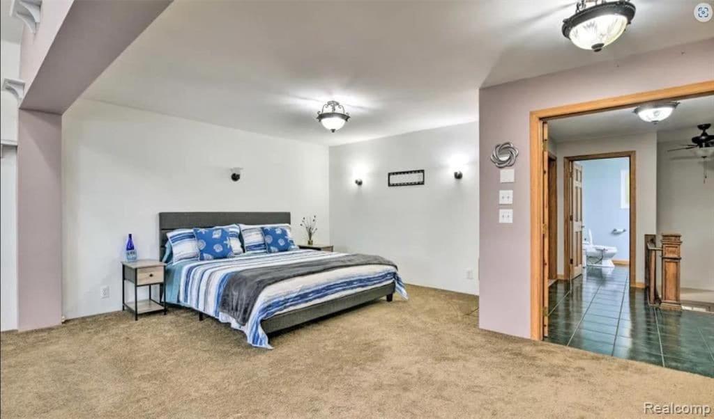 Lakefront Paradise with 7 beds - Fishing - Swimming