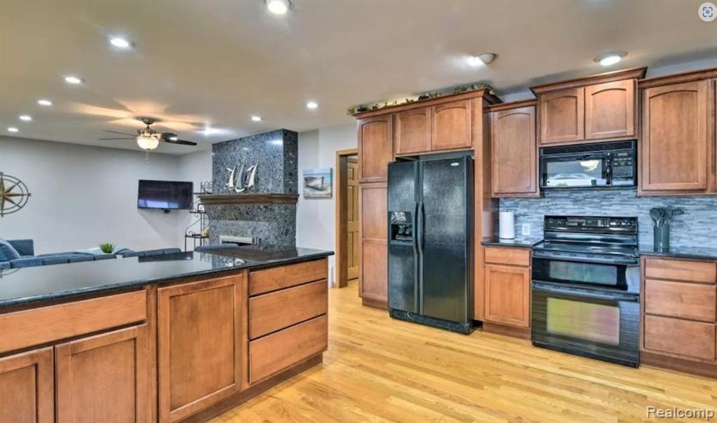 Lakefront Paradise with 7 beds - Fishing - Swimming