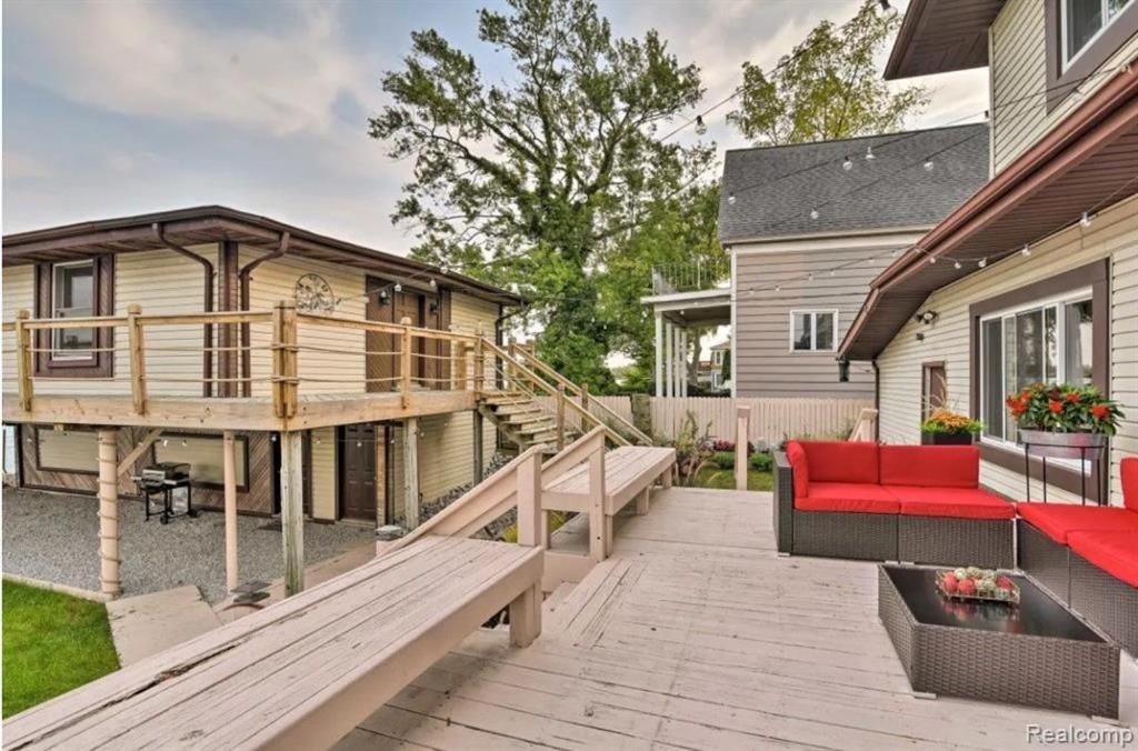 Lakefront Paradise with 7 beds - Fishing - Swimming