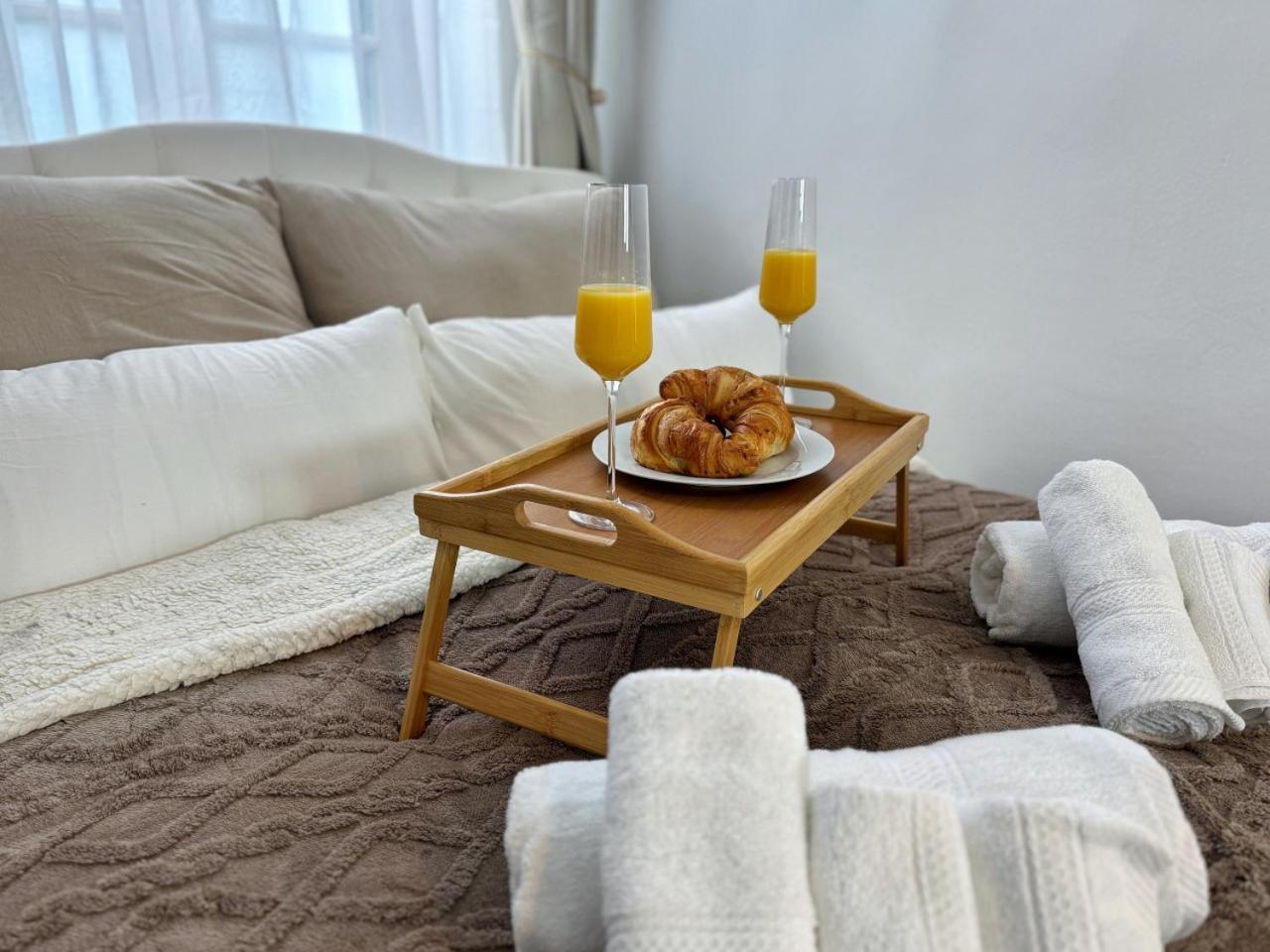 HolidayHome Apartments l Luxury Private Room in Prenzlauer Berg