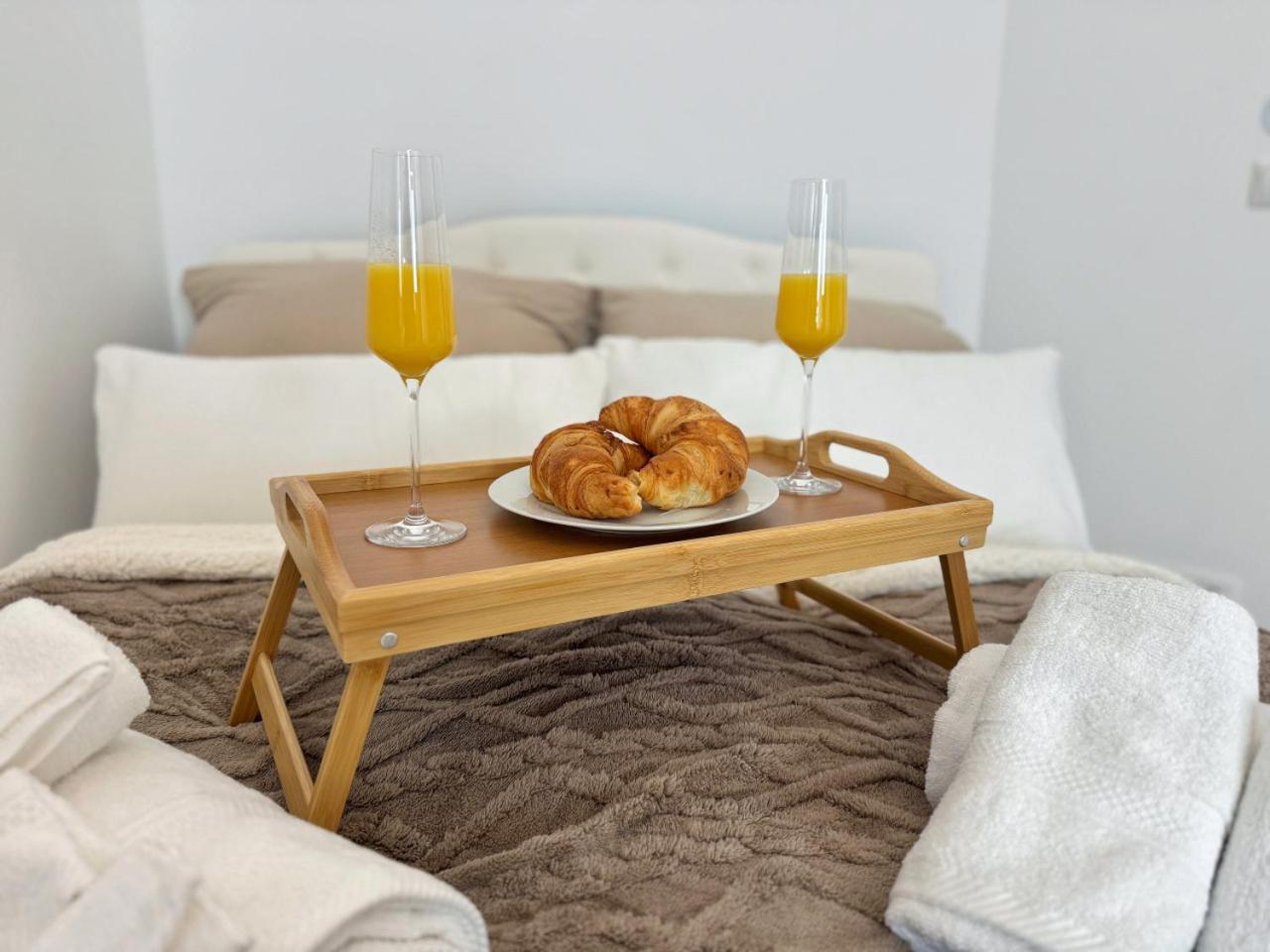 HolidayHome Apartments l Luxury Prvate Room in BER-Prenzlauer Berg