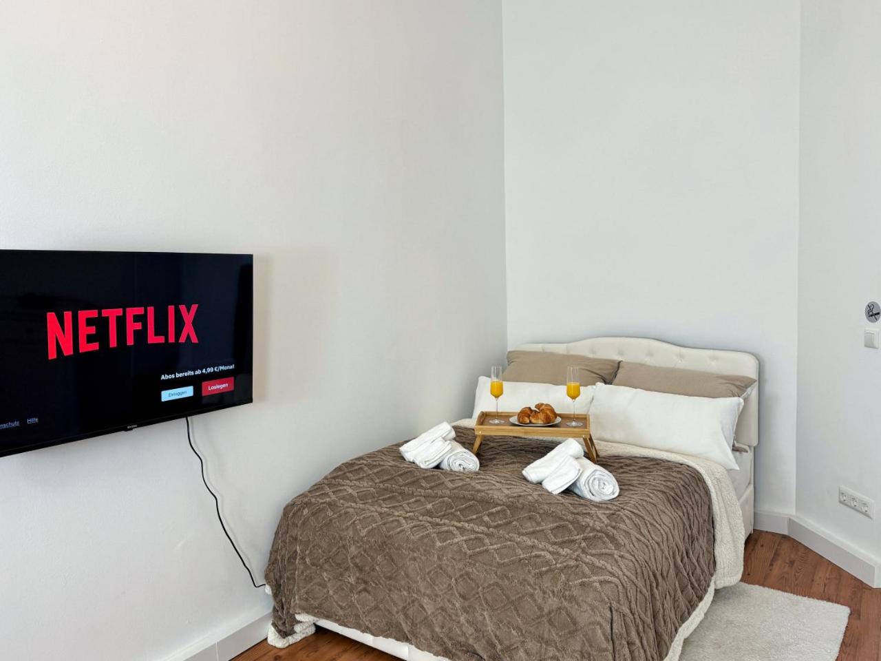 HolidayHome Apartments l Luxury Prvate Room in BER-Prenzlauer Berg