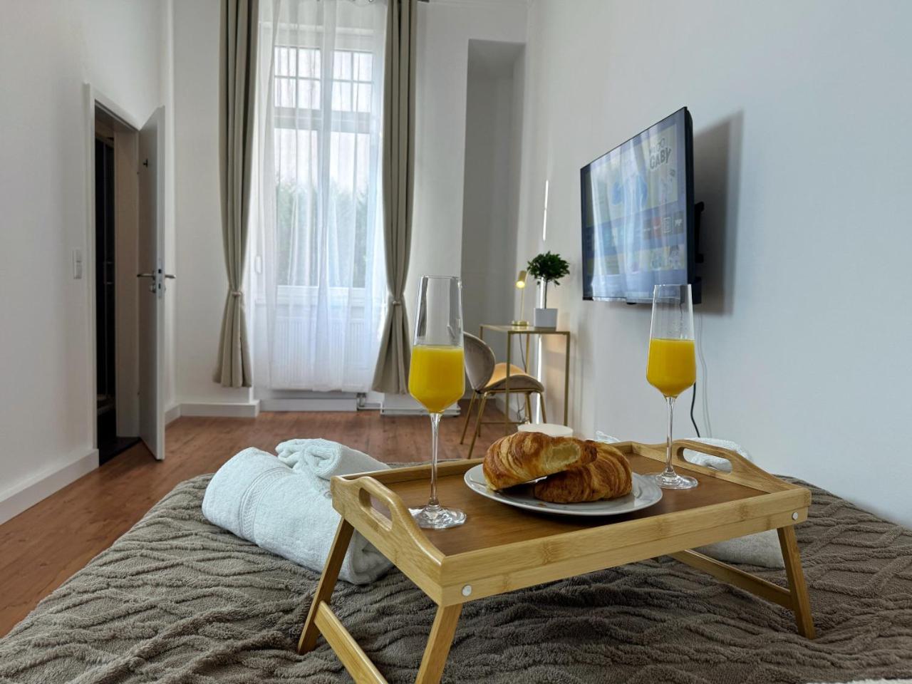 HolidayHome Apartments l Luxury Prvate Room in BER-Prenzlauer Berg