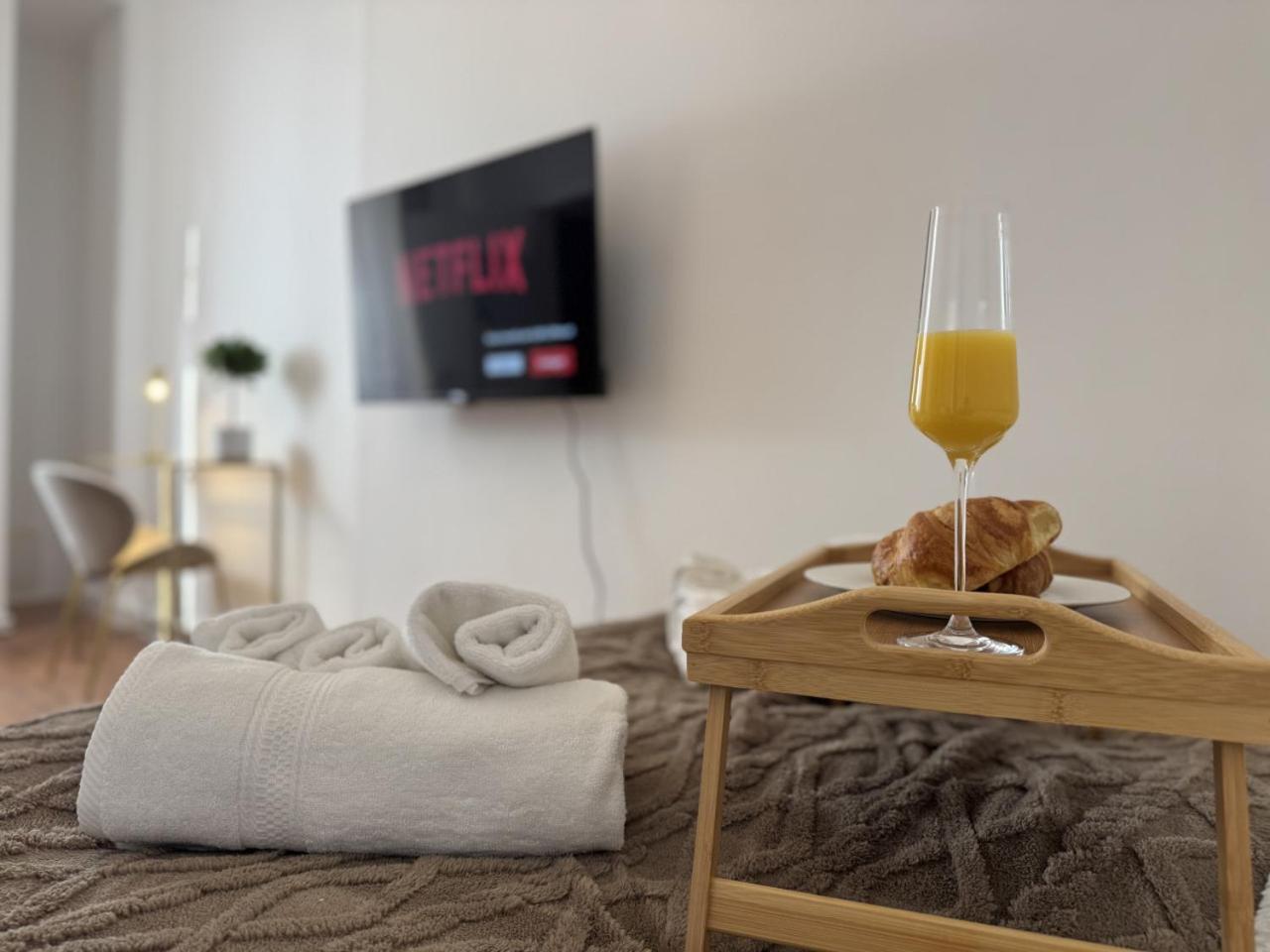 HolidayHome Apartments l Luxury Prvate Room in BER-Prenzlauer Berg