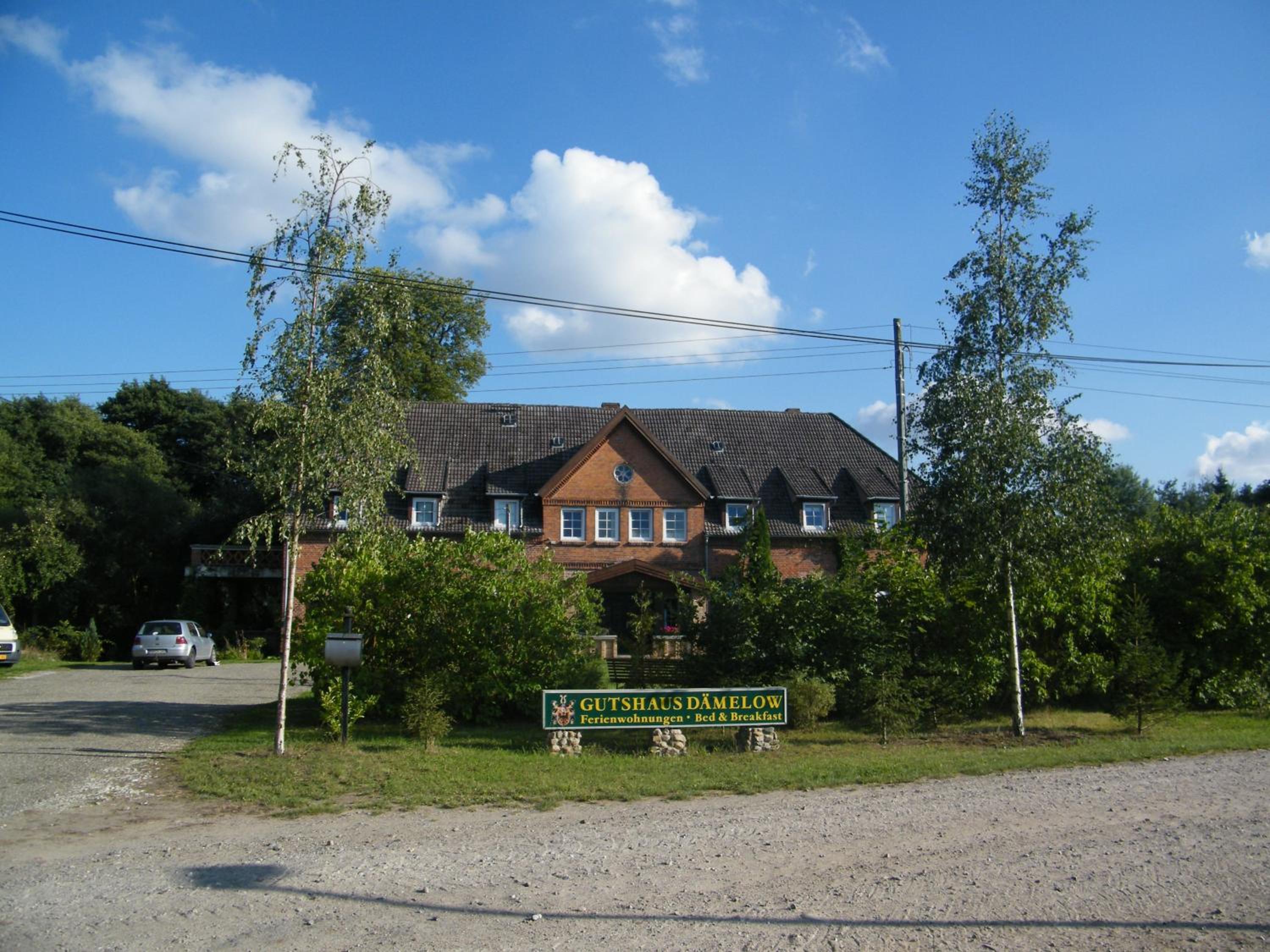 Gutshaus Dämelow tussen Schwerin en Wismar view 2