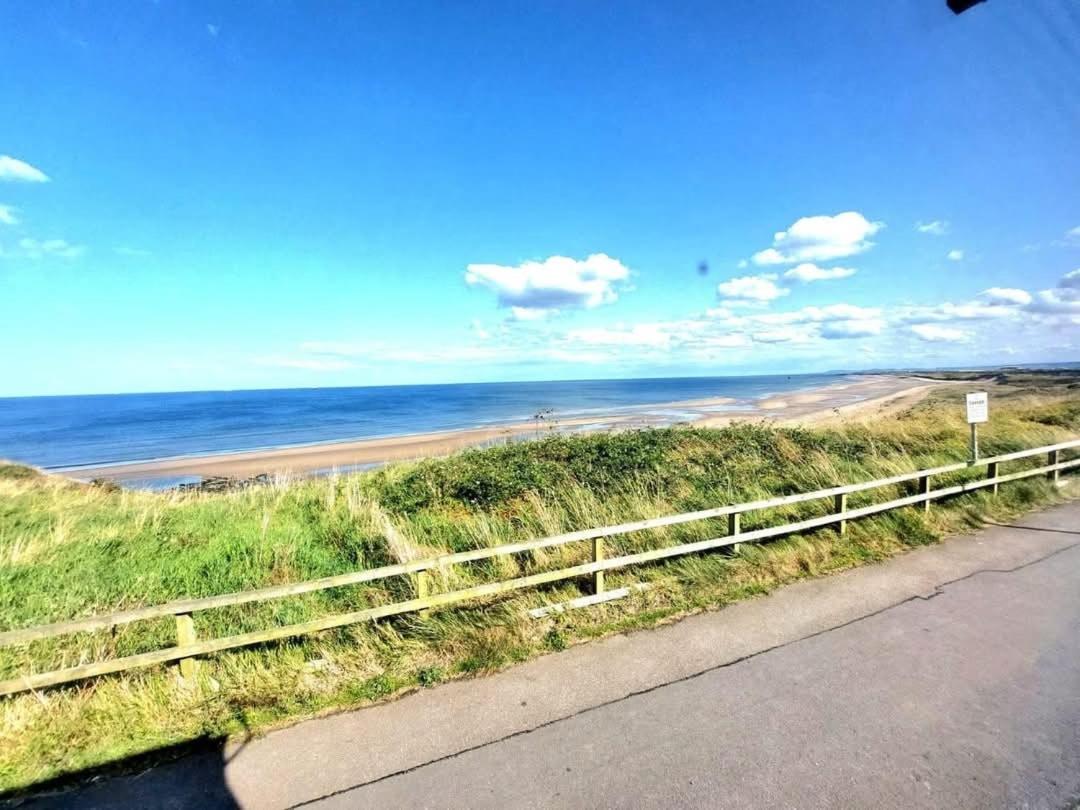 Sea Bliss Beachfront Caravan, 2 Bed King Ensuite, Sleeps 6, Wrap Decking, Crimdon Dene