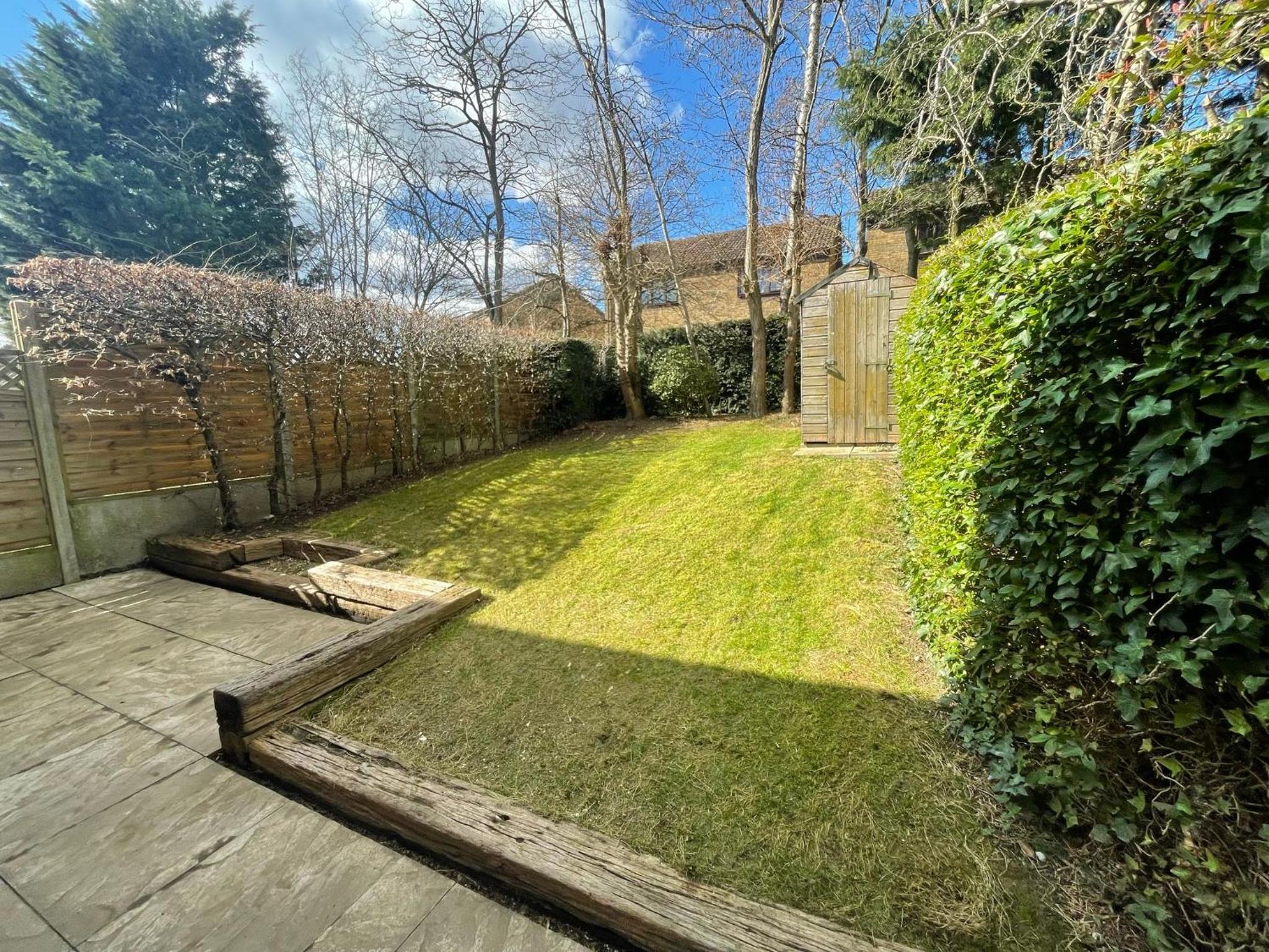 Milton Keynes 3BR, Modern Home, Sleeps 5, Families Stays, Parking , Free WiFi