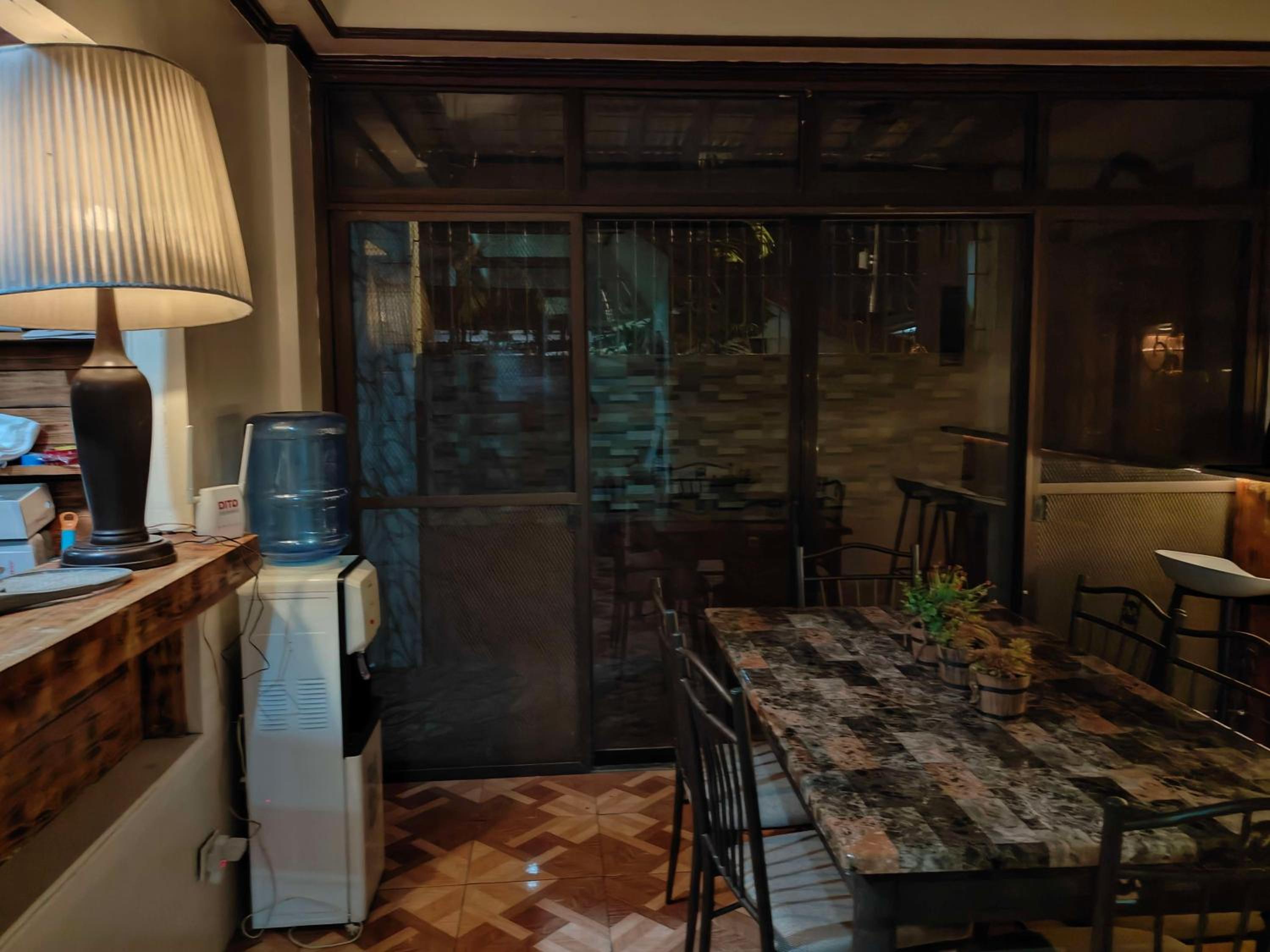 Spacious 3-Floor 6-BR Home, Pool, BBQ, KTV, WIFI