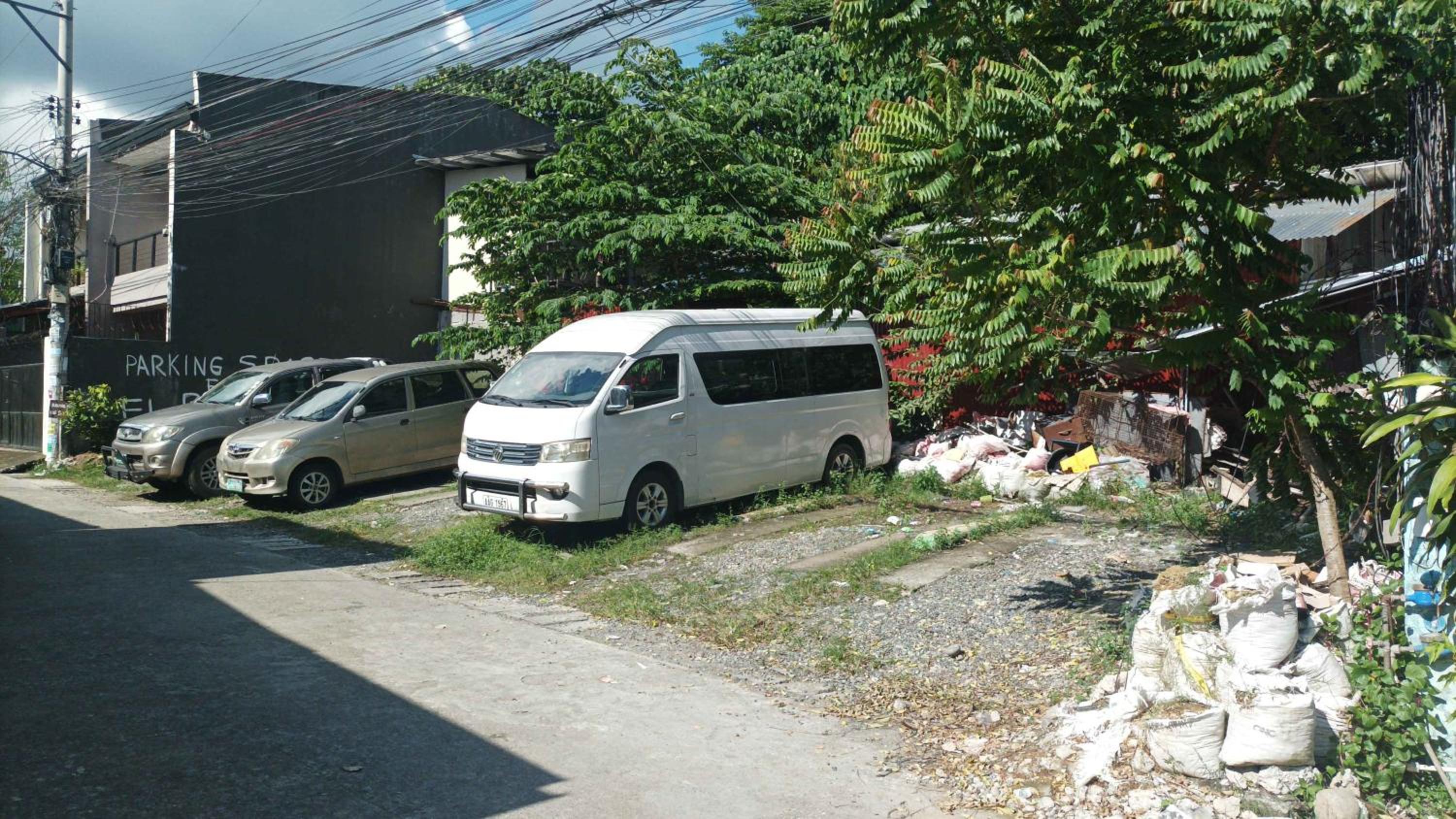 Spacious 3-Floor 6-BR Home, Pool, BBQ, KTV, WIFI