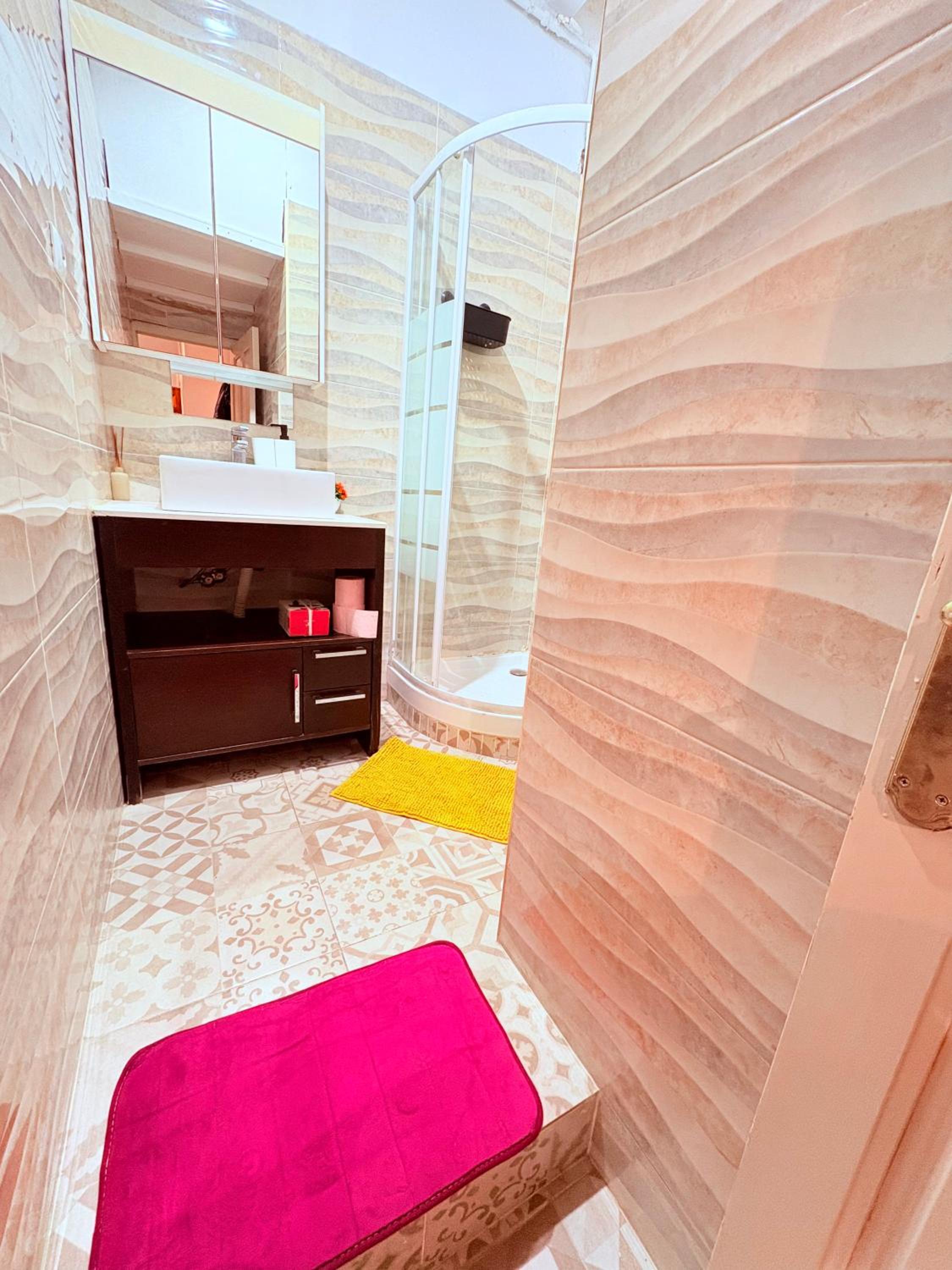Amazing and stylish flat for 4 people with breakfast included 2 blocks away from Poblenou beach