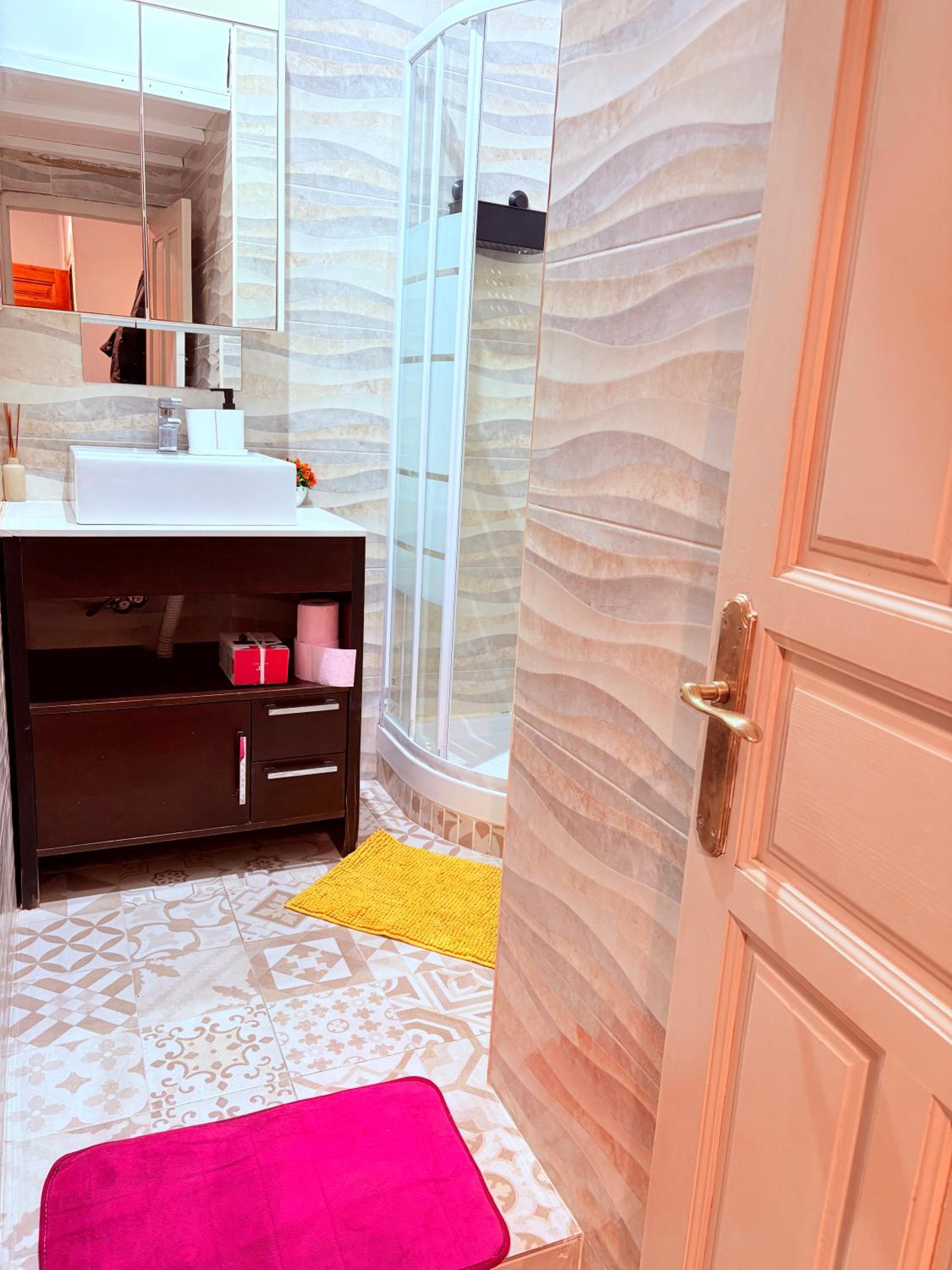 Amazing and stylish flat for 4 people with breakfast included 2 blocks away from Poblenou beach