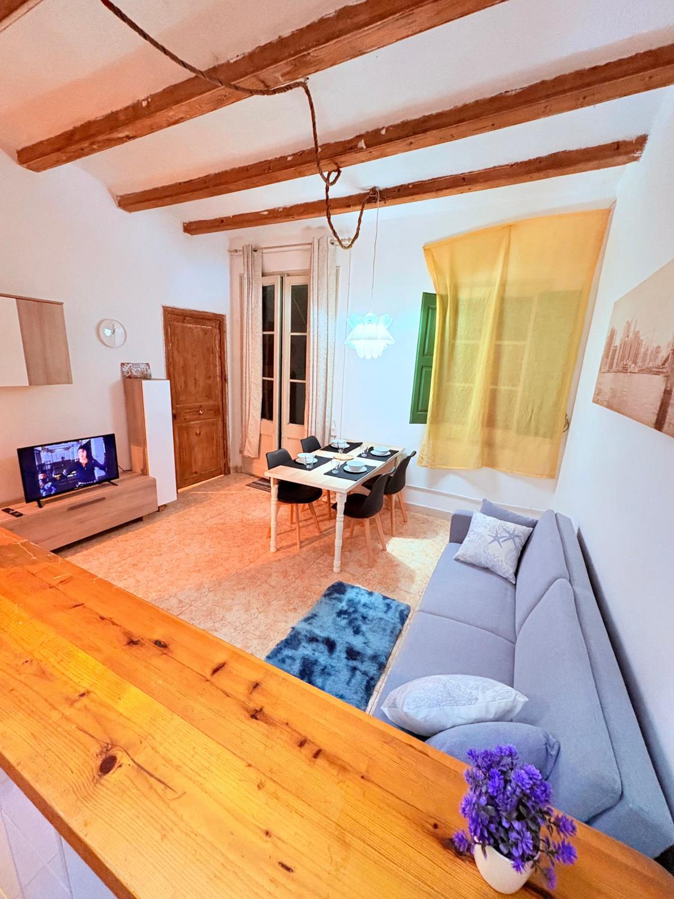 Amazing and stylish flat for 4 people with breakfast included 2 blocks away from Poblenou beach