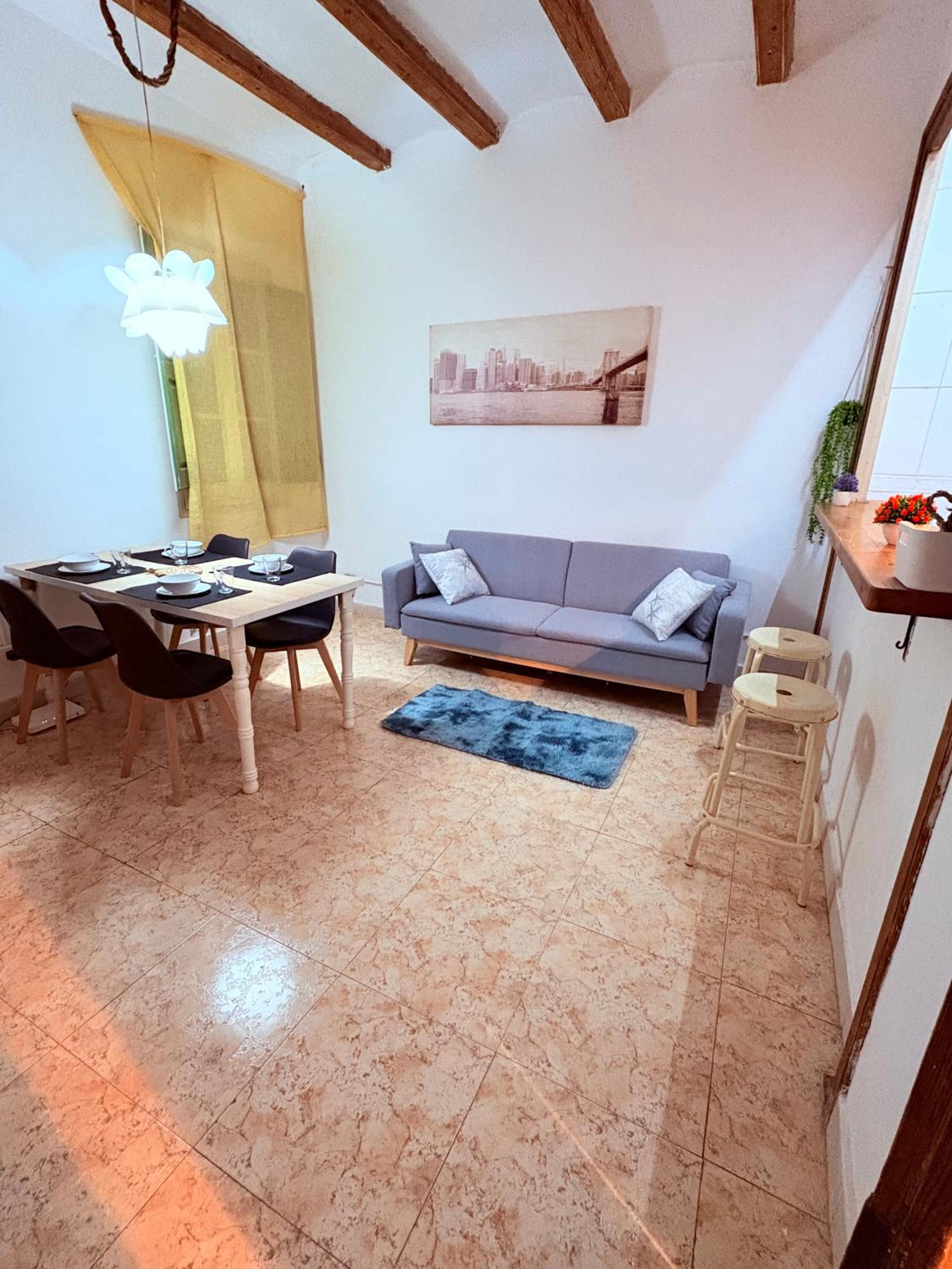 Amazing and stylish flat for 4 people with breakfast included 2 blocks away from Poblenou beach