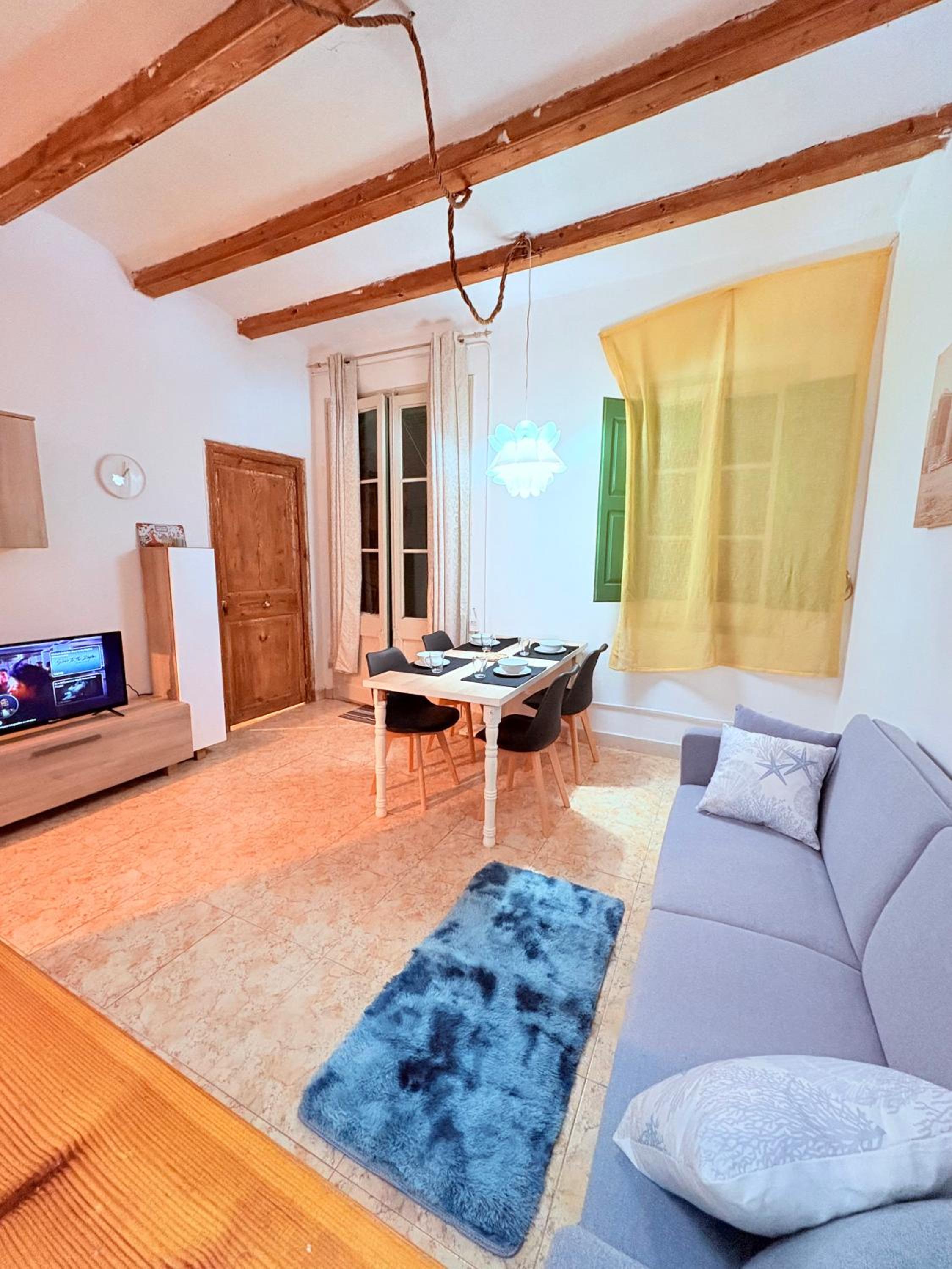 Amazing and stylish flat for 4 people with breakfast included 2 blocks away from Poblenou beach