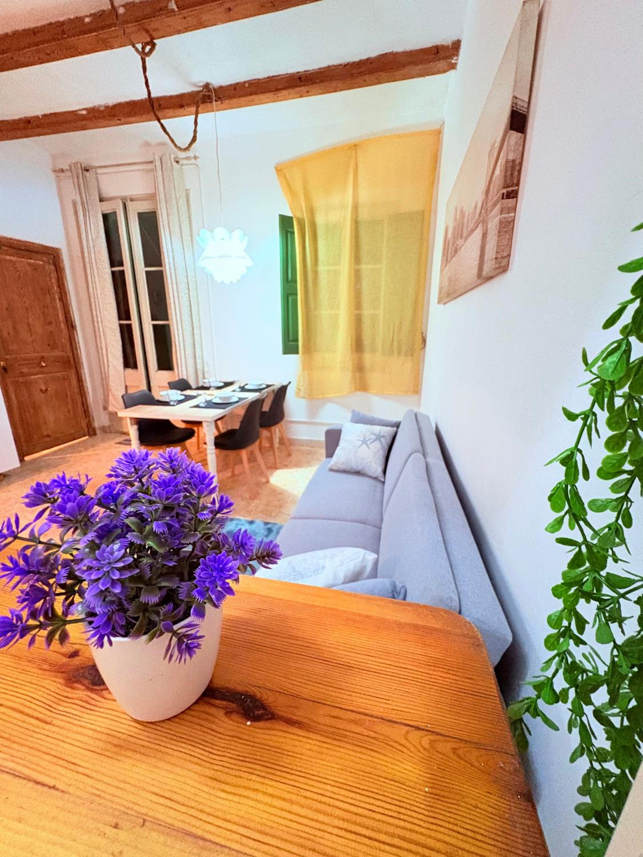 Amazing and stylish flat for 4 people with breakfast included 2 blocks away from Poblenou beach