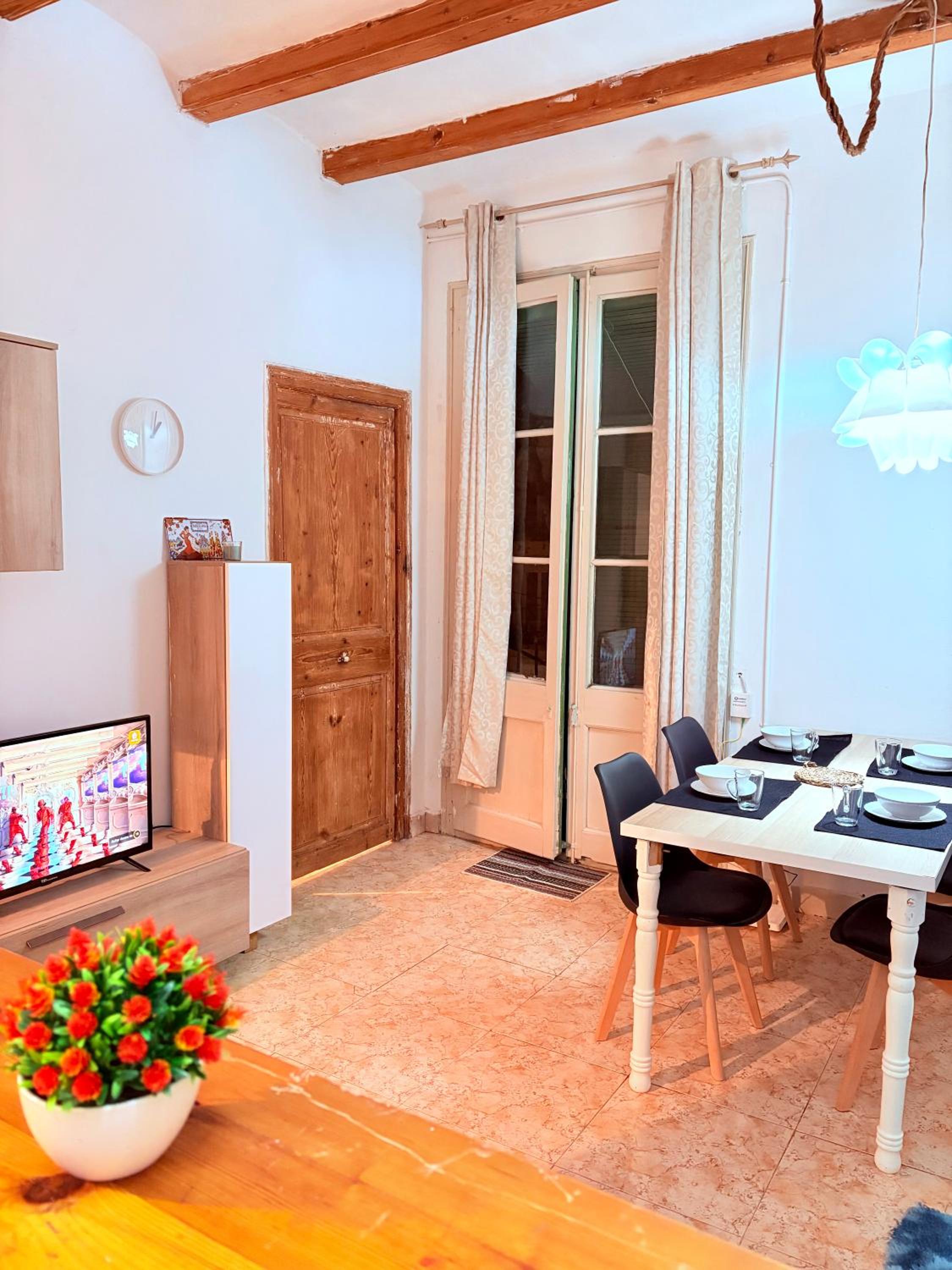 Amazing and stylish flat for 4 people with breakfast included 2 blocks away from Poblenou beach