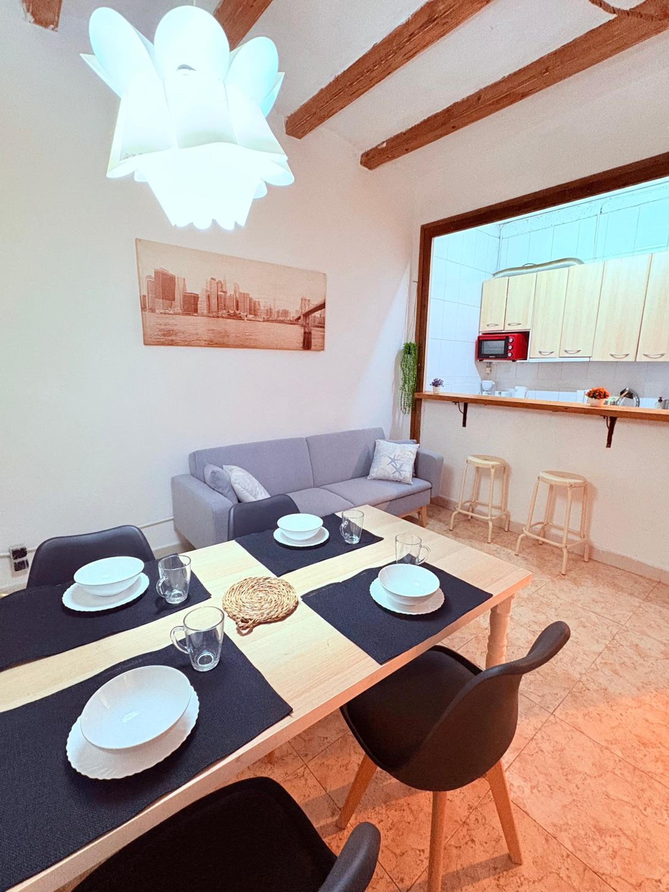 Amazing and stylish flat for 4 people with breakfast included 2 blocks away from Poblenou beach