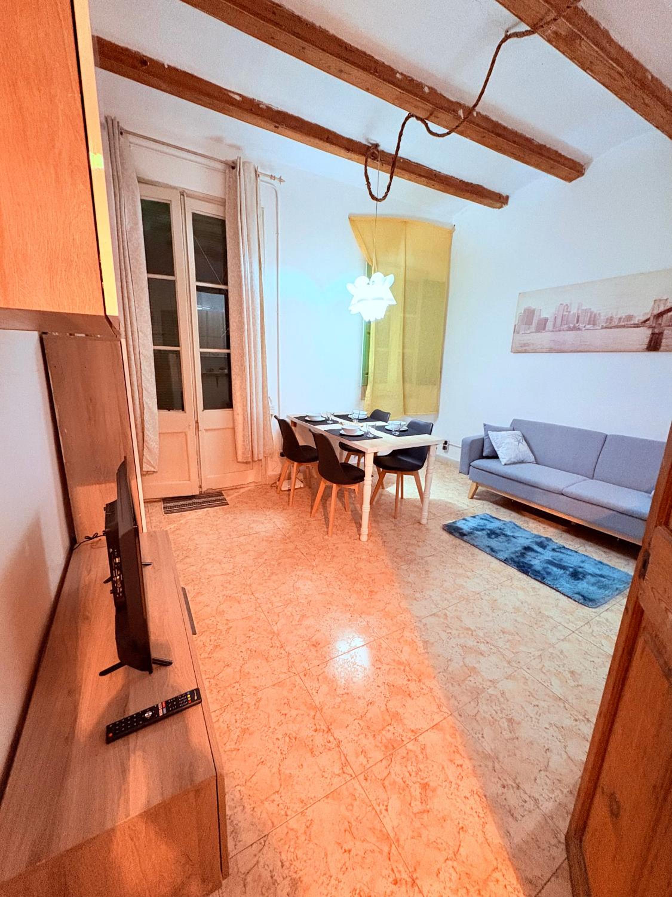 Amazing and stylish flat for 4 people with breakfast included 2 blocks away from Poblenou beach