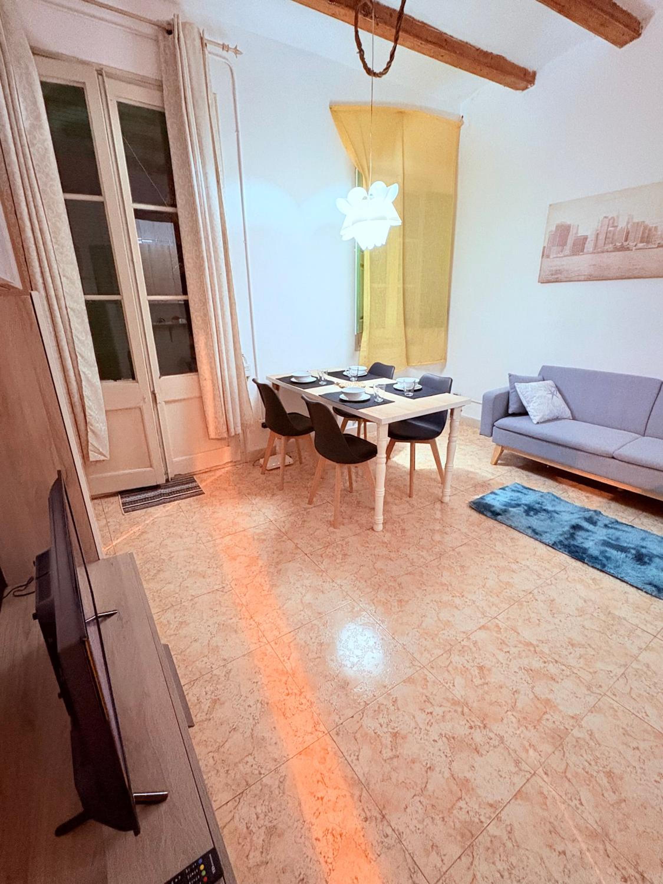 Amazing and stylish flat for 4 people with breakfast included 2 blocks away from Poblenou beach