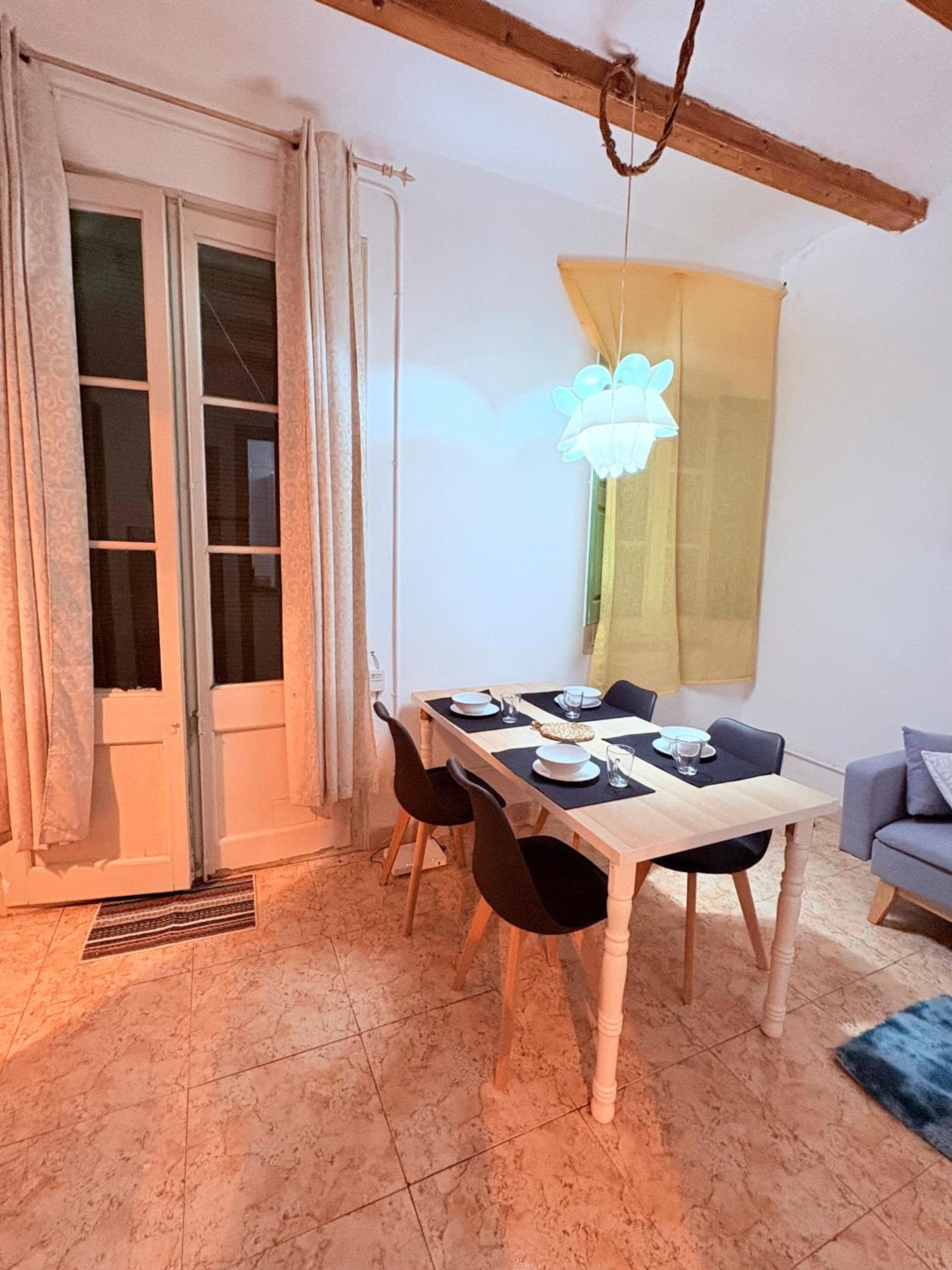 Amazing and stylish flat for 4 people with breakfast included 2 blocks away from Poblenou beach