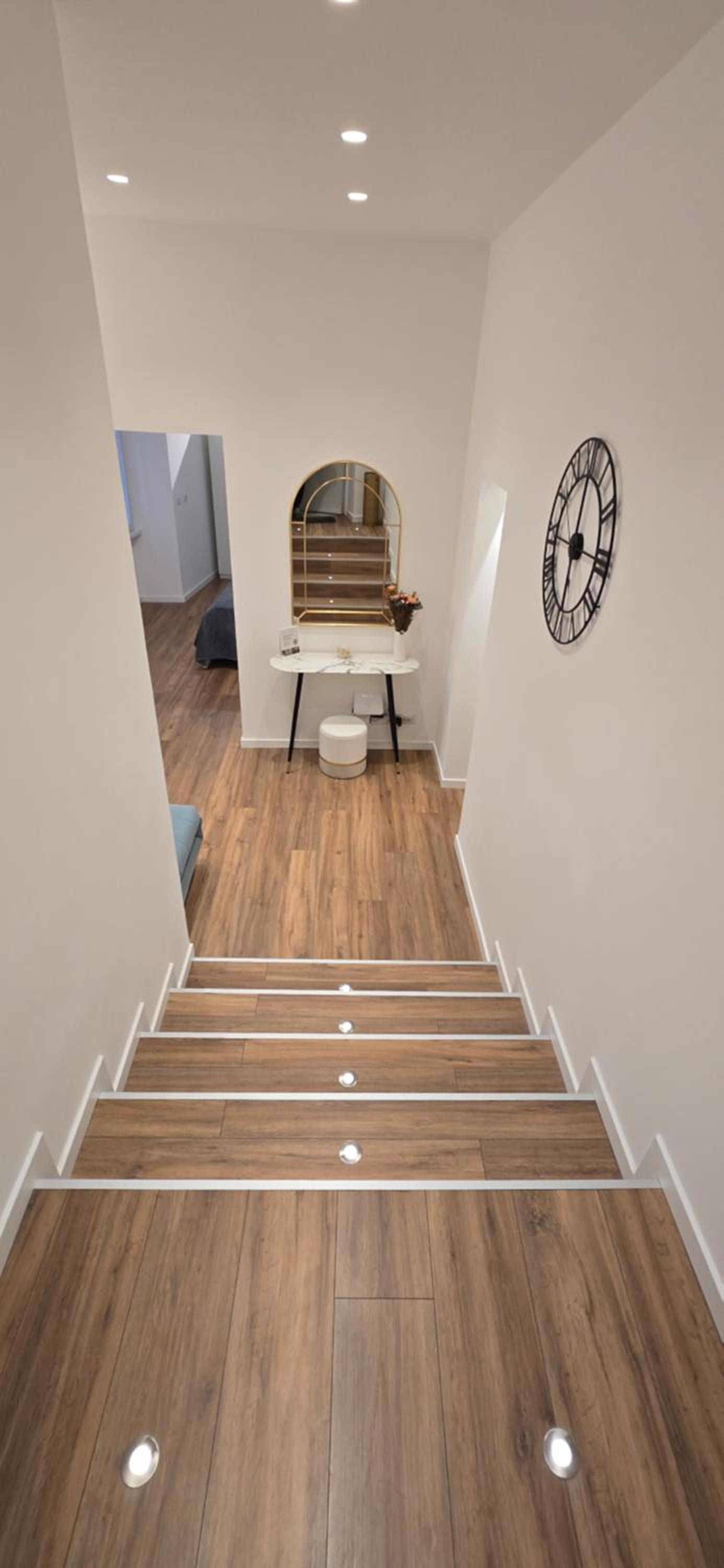 Rooms And Comfort Apartment