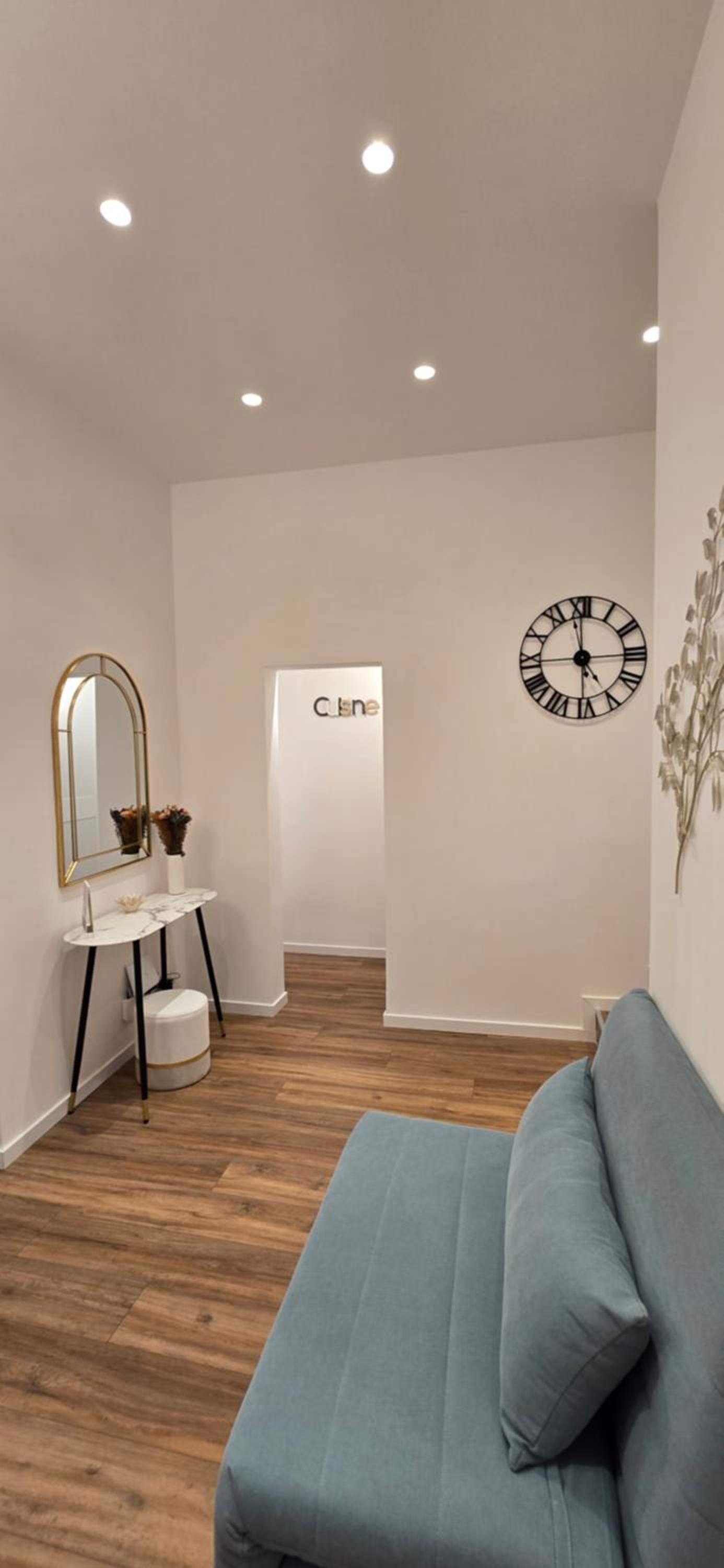 Rooms And Comfort Apartment