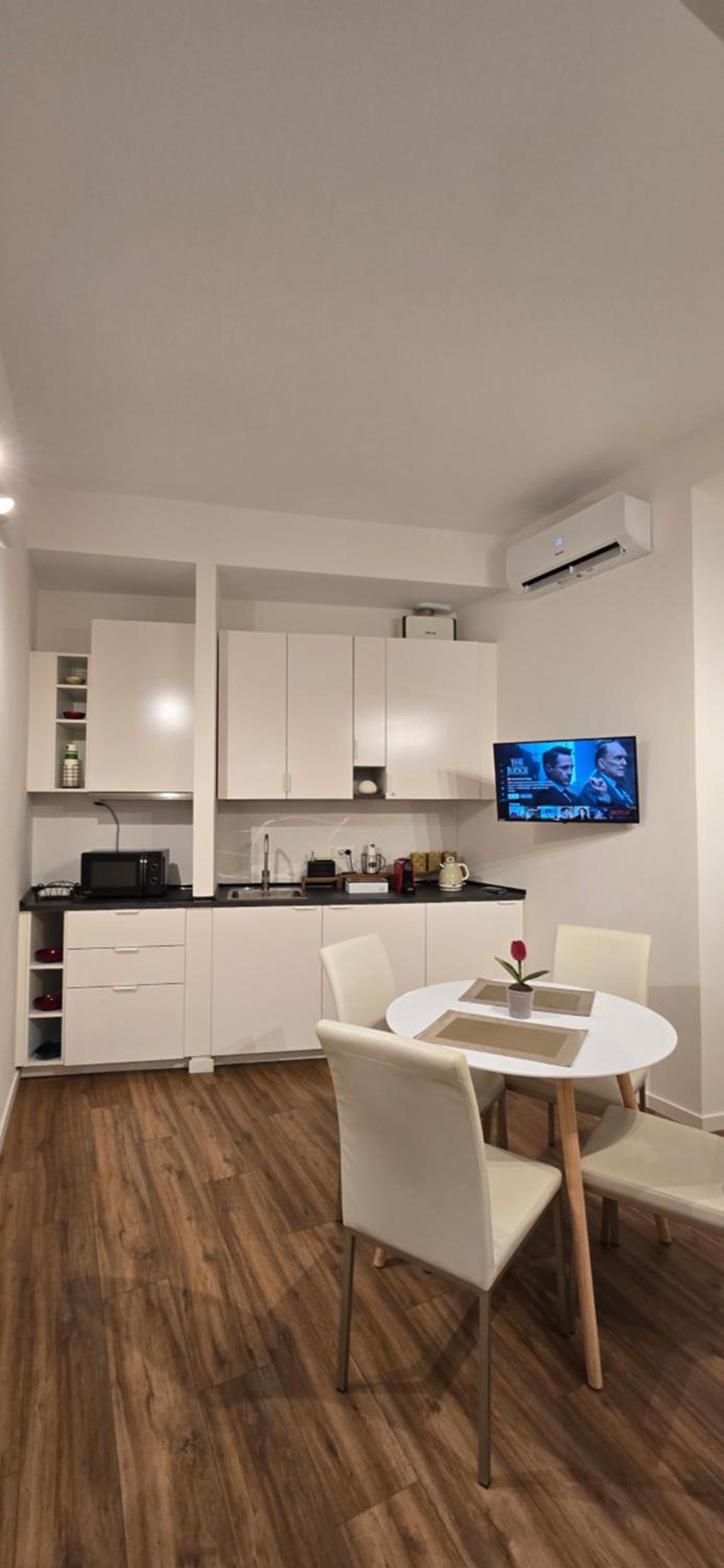 Rooms And Comfort Apartment