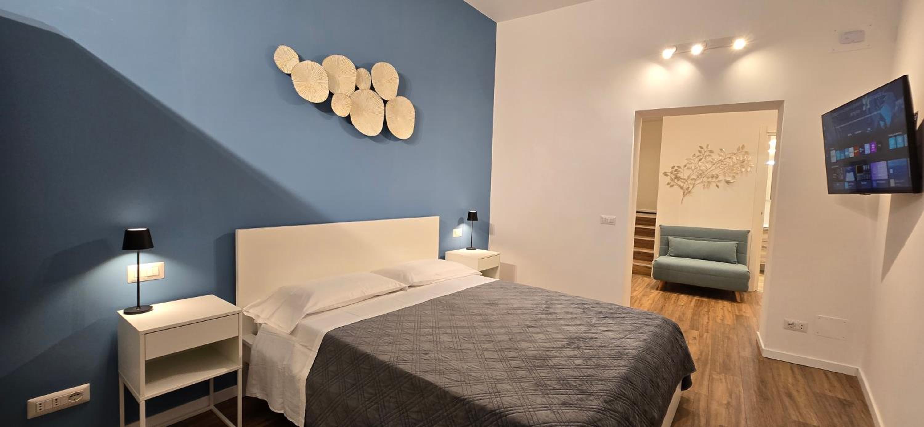 Rooms And Comfort Apartment