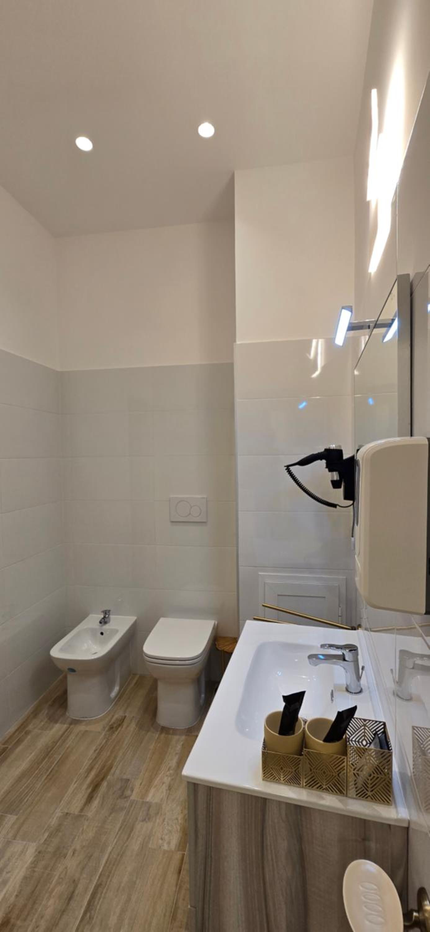 Rooms And Comfort Apartment