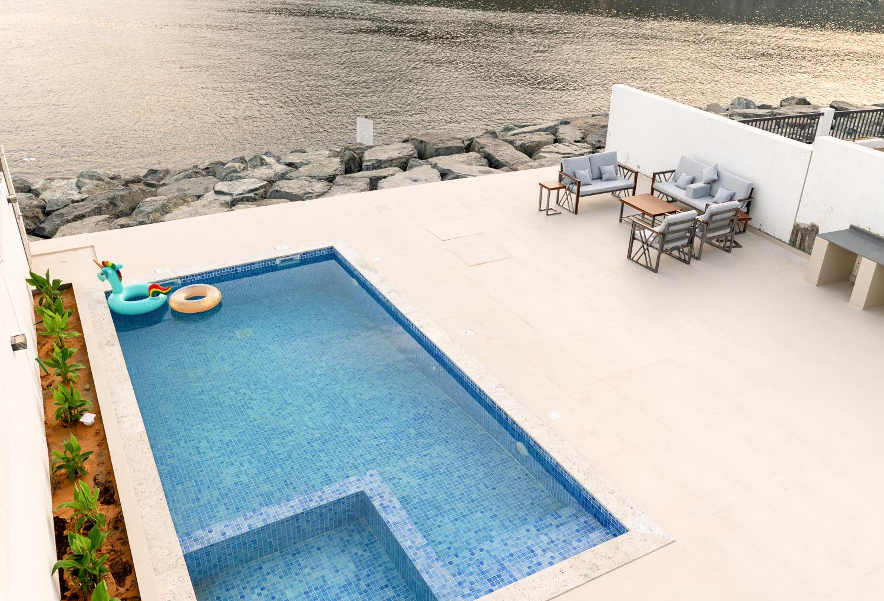 Al Dana Vitamin Sea Villa