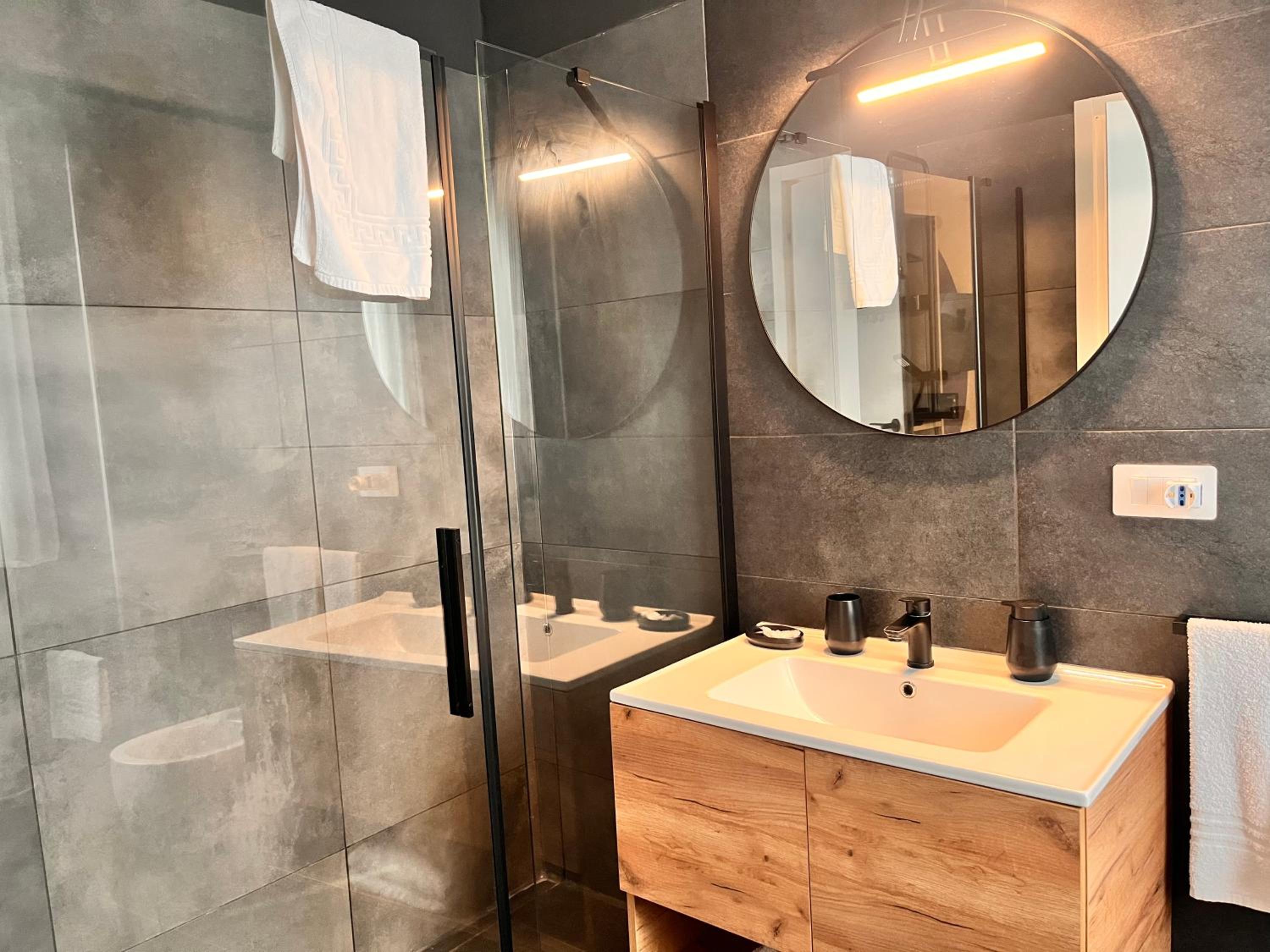 - NumberZ - Rooms Apartments and Suites with Wi-Fi and AC