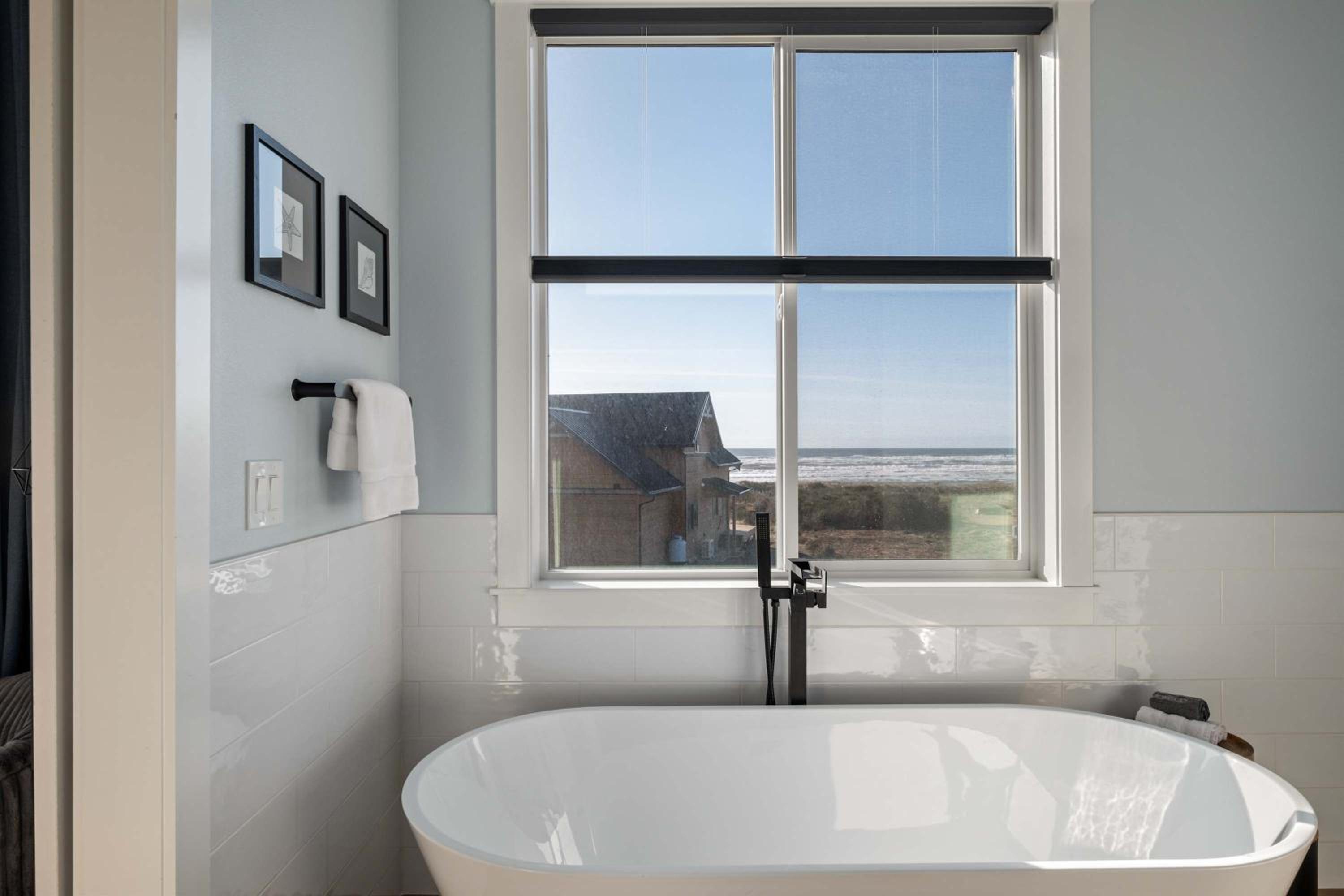 Brand-New Beach Retreat Hot Tub Sleeps 13