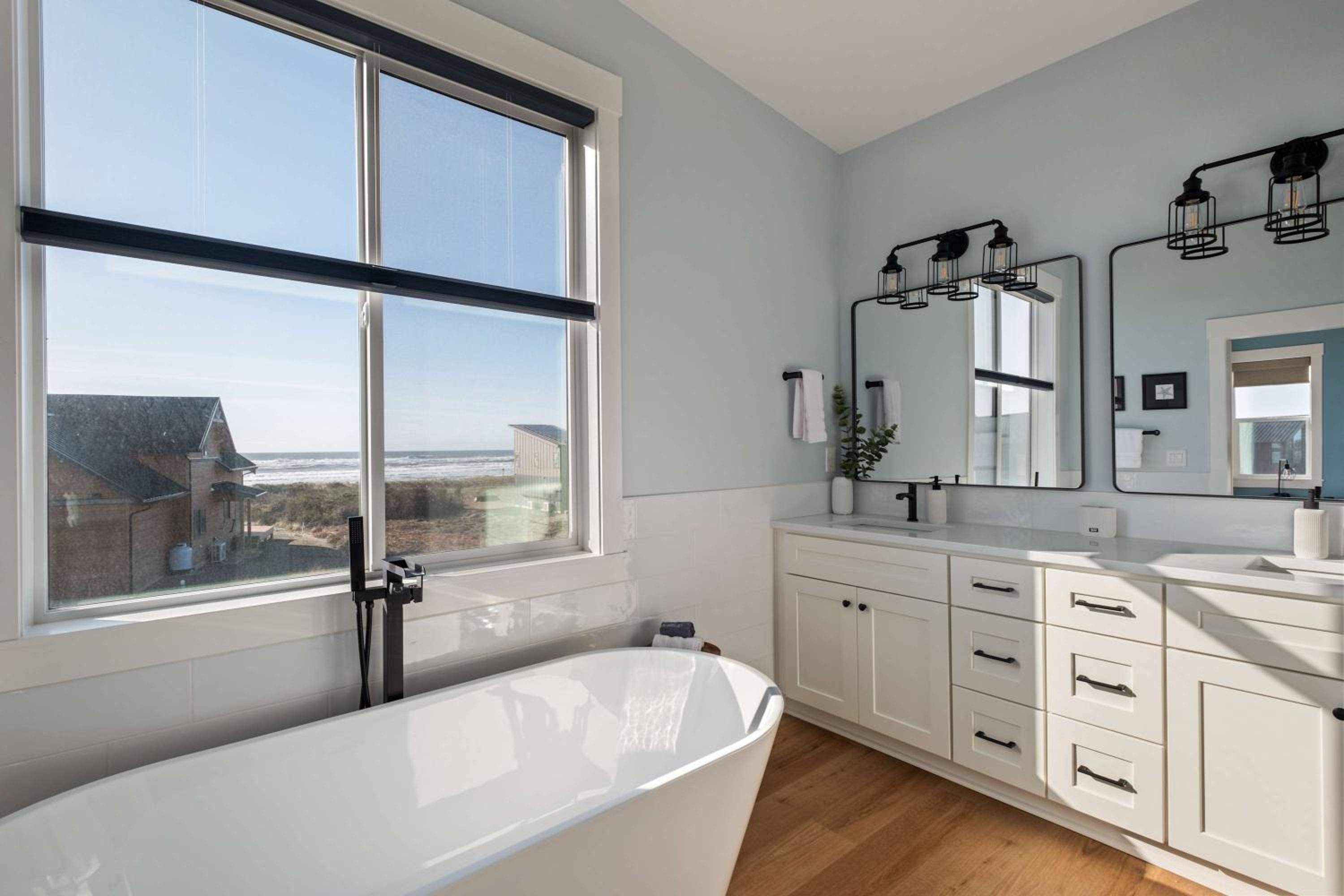 Brand-New Beach Retreat Hot Tub Sleeps 13