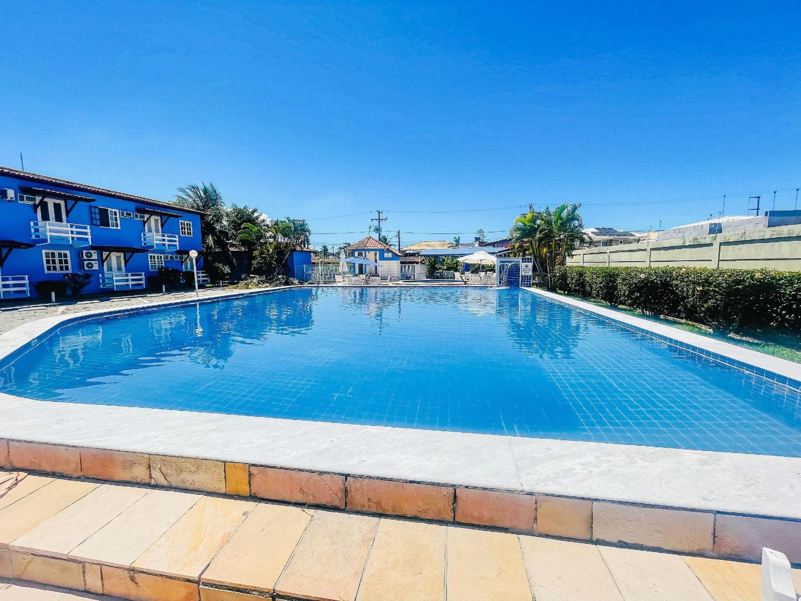 Condomínio Golden Dolphin a uma quadra do Axé Mói, com piscina, churrasqueira, portaria 24hrs, de frente à supermercado, e centro gastronômico