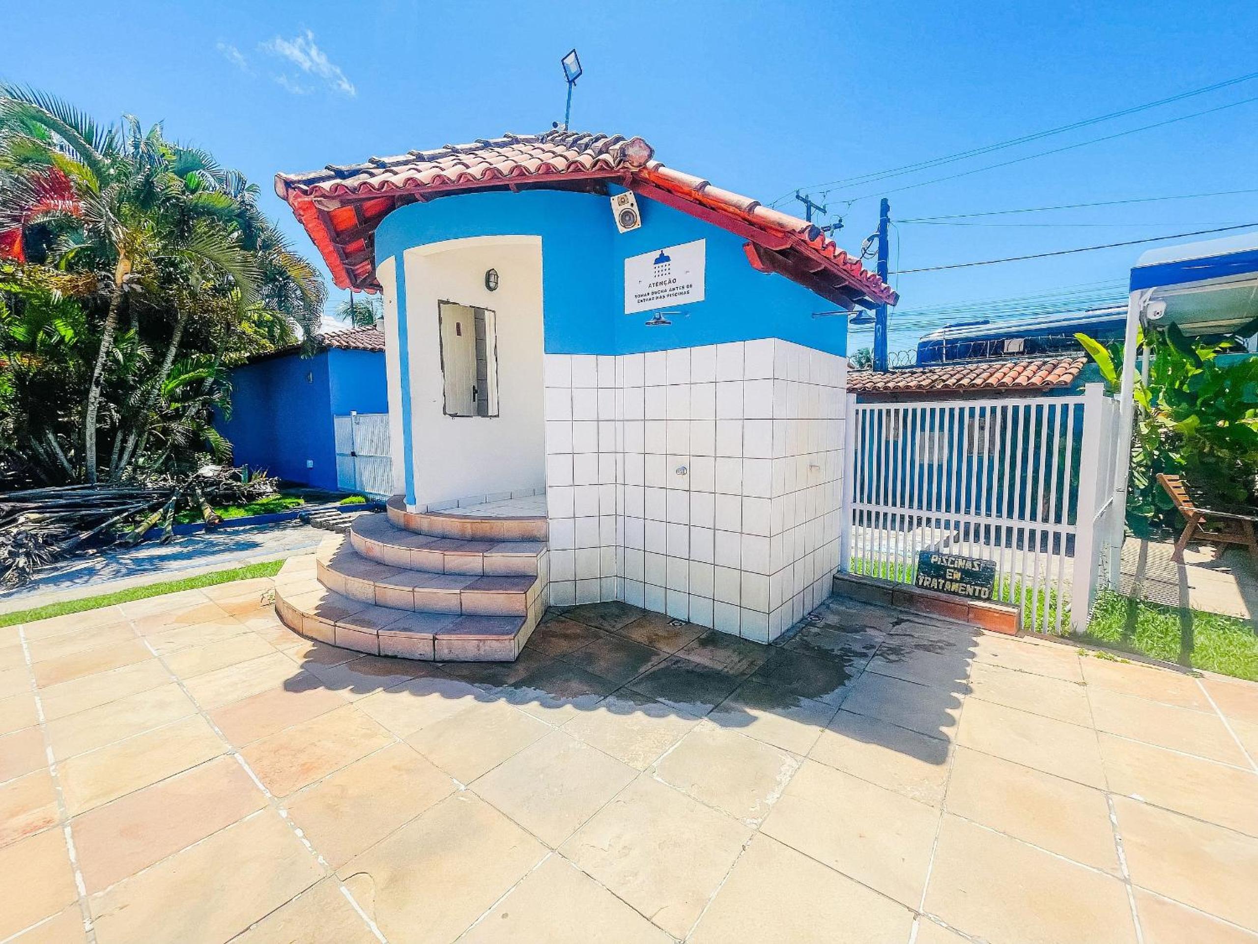 Condomínio Golden Dolphin a uma quadra do Axé Mói, com piscina, churrasqueira, portaria 24hrs, de frente à supermercado, e centro gastronômico