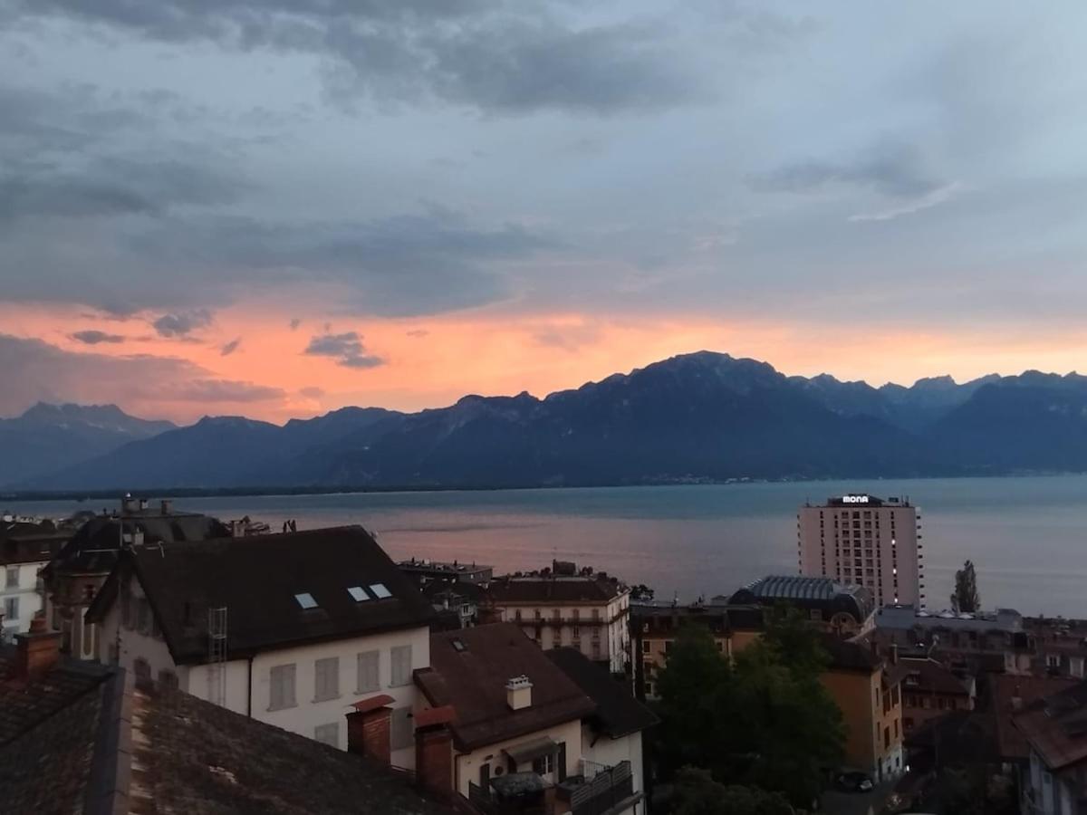 Room with splendid lake view in Montreux city center