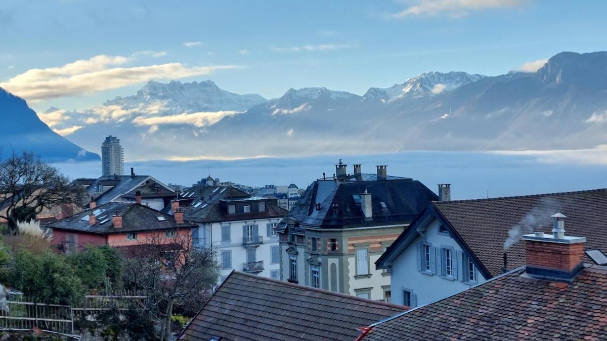 Room with splendid lake view in Montreux city center
