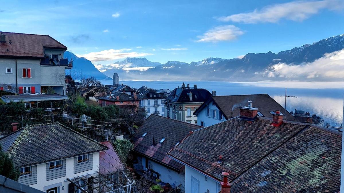 Room with splendid lake view in Montreux city center