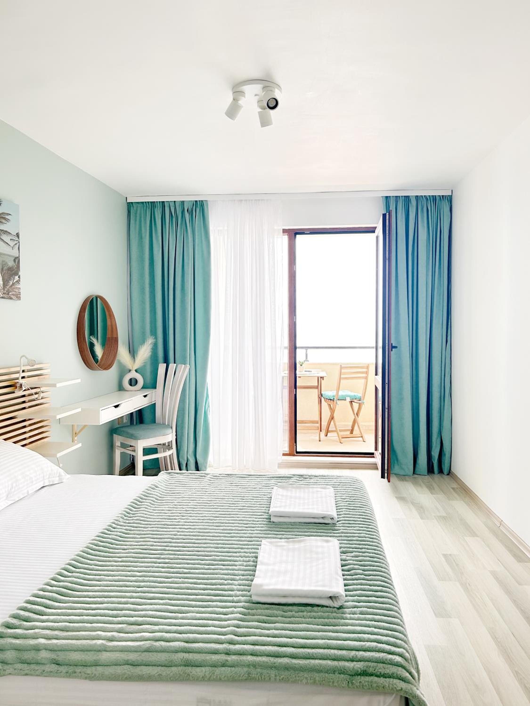 Infinity Blue Apartment-Complex Carpe Diem - FREE PARKING