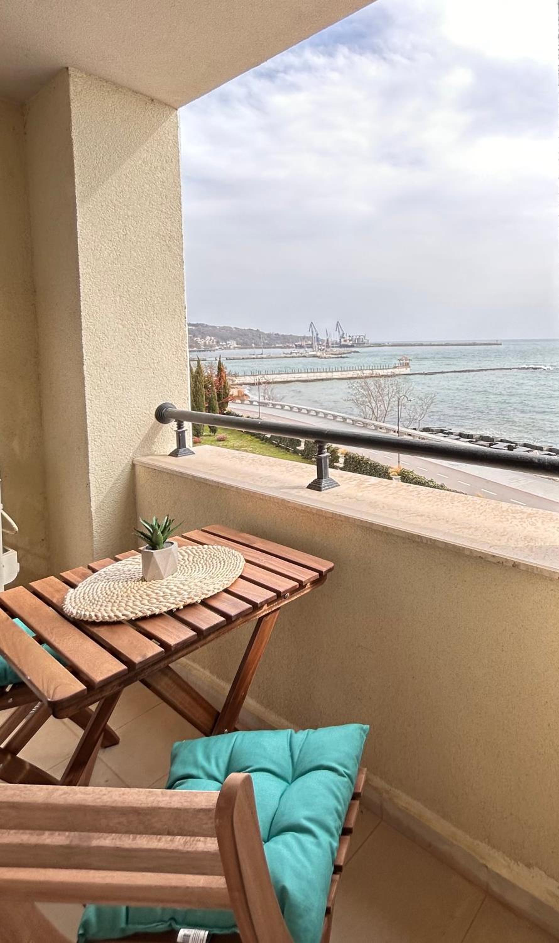 Infinity Blue Apartment-Complex Carpe Diem - FREE PARKING