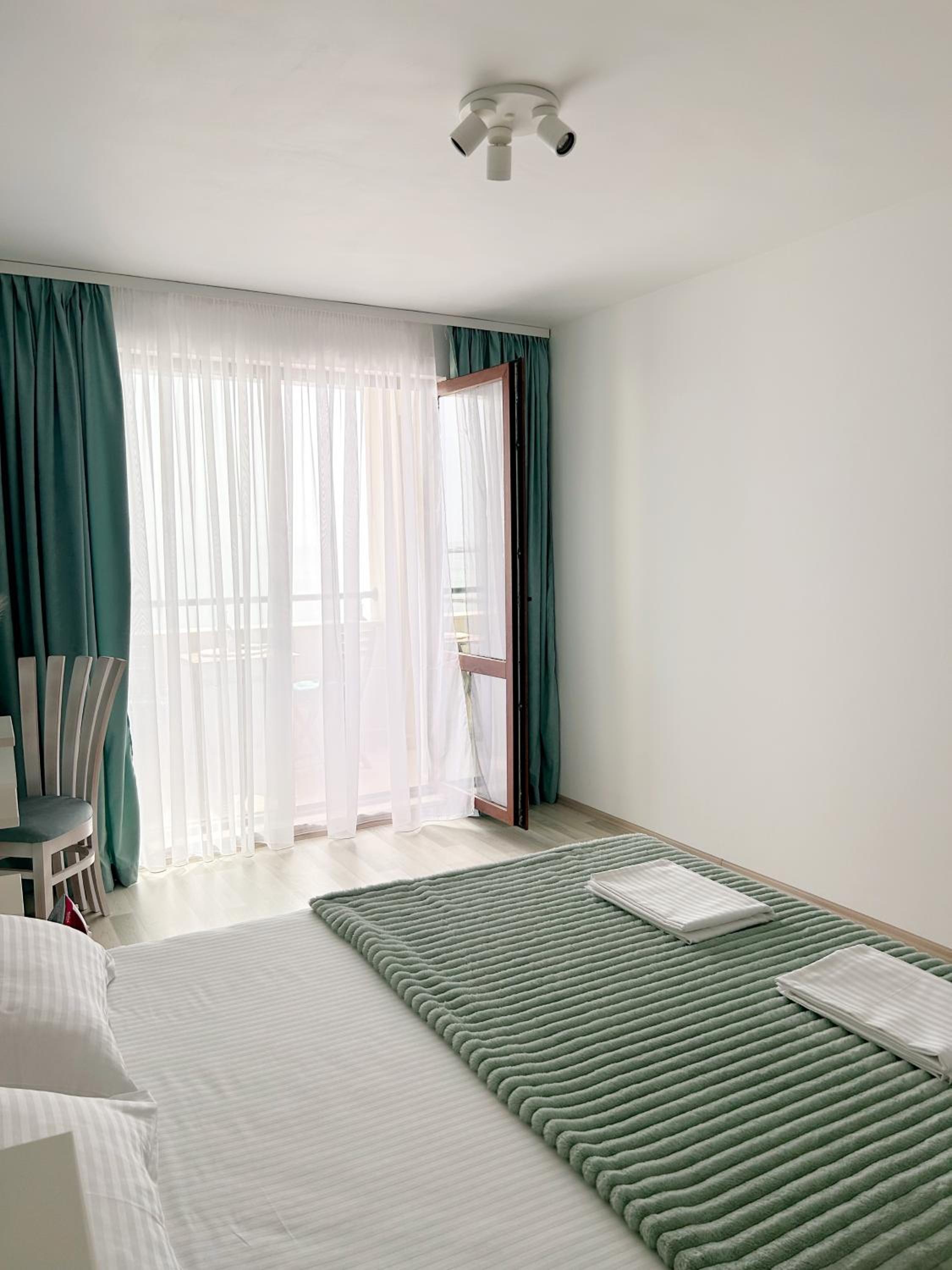 Infinity Blue Apartment-Complex Carpe Diem - FREE PARKING