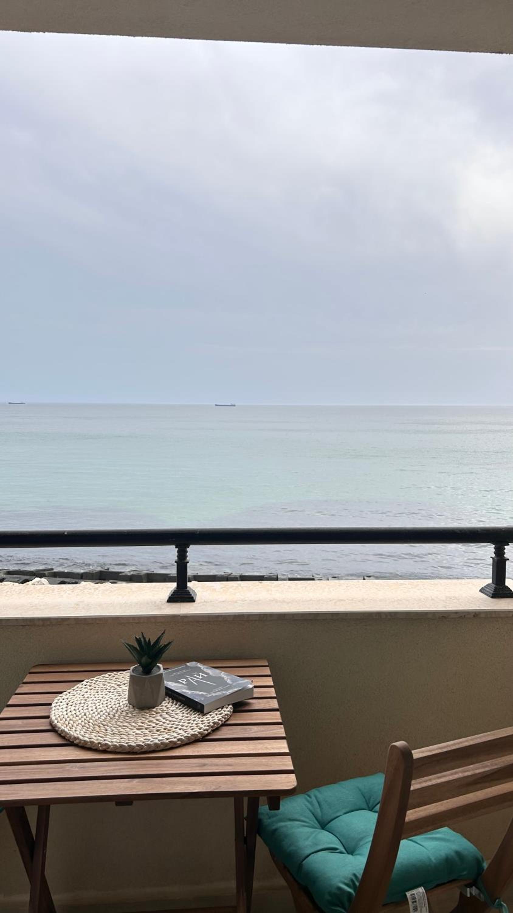 Infinity Blue Apartment-Complex Carpe Diem - FREE PARKING