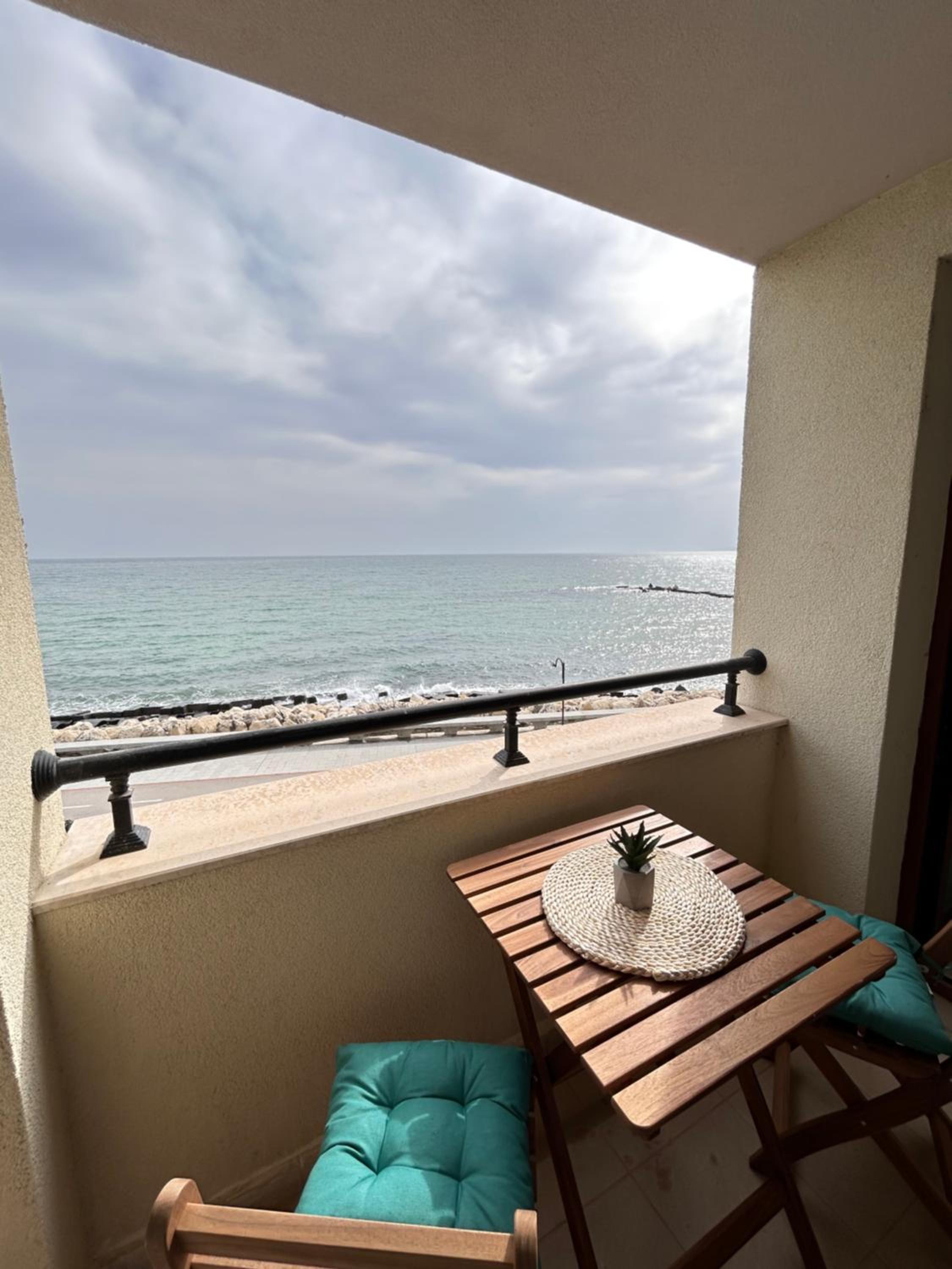 Infinity Blue Apartment-Complex Carpe Diem - FREE PARKING