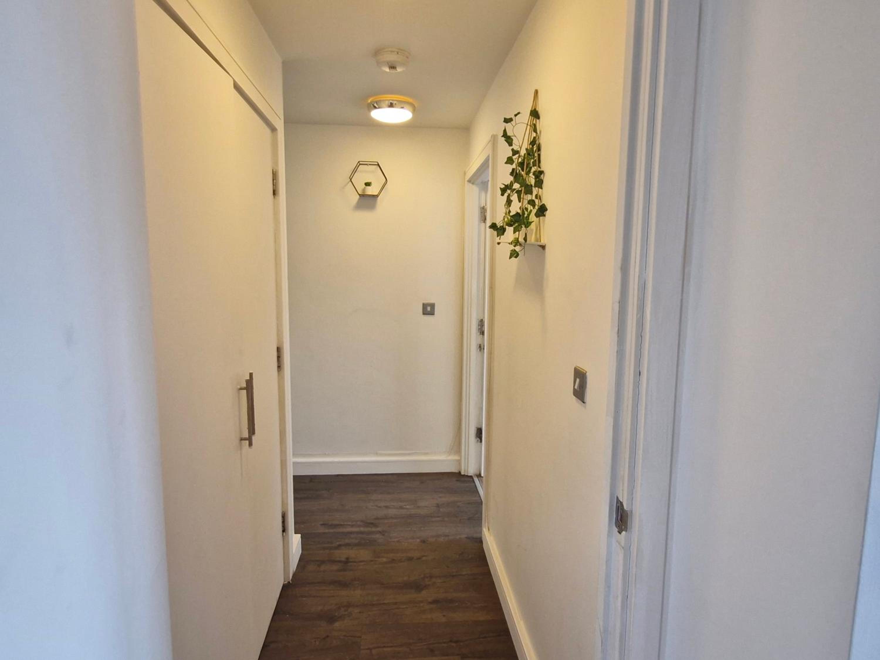 Slough Luxhaven Elegant One-Bed Apartment on High Street