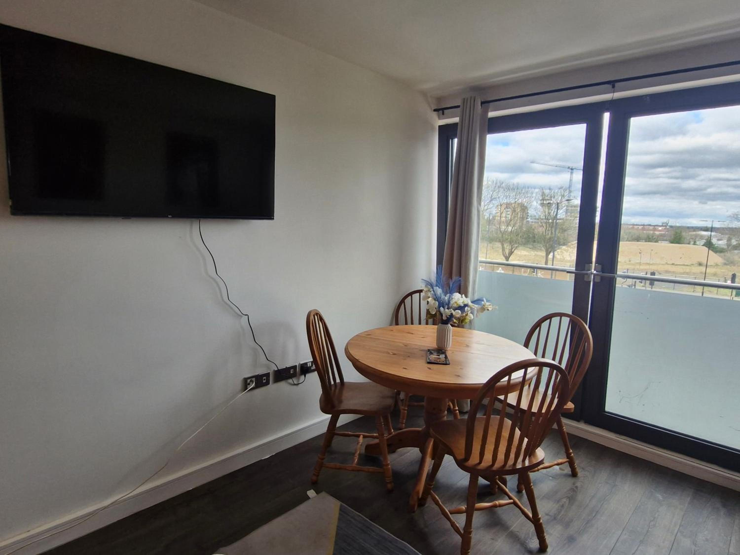 Slough Luxhaven Elegant One-Bed Apartment on High Street