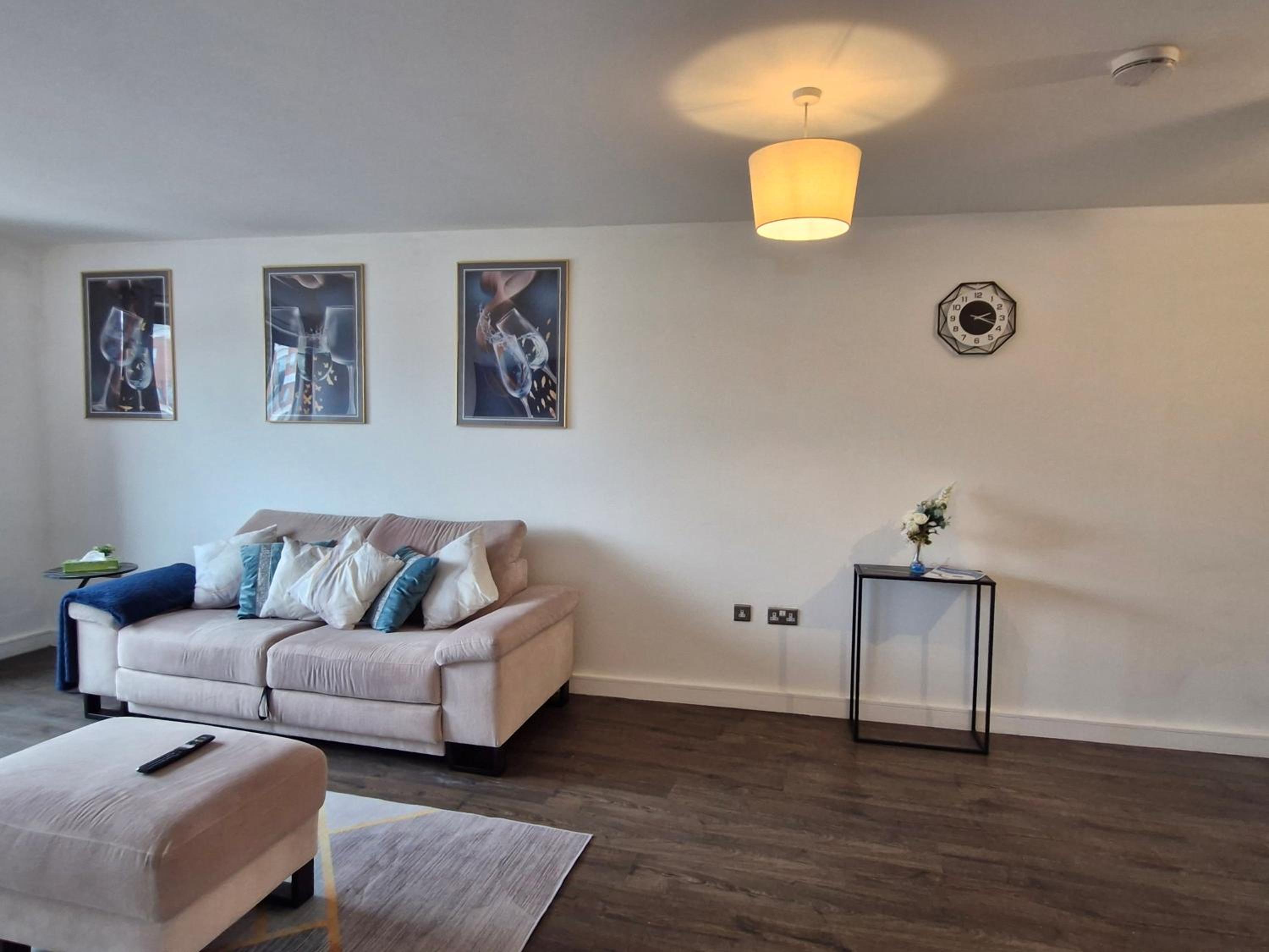 Slough Luxhaven Elegant One-Bed Apartment on High Street